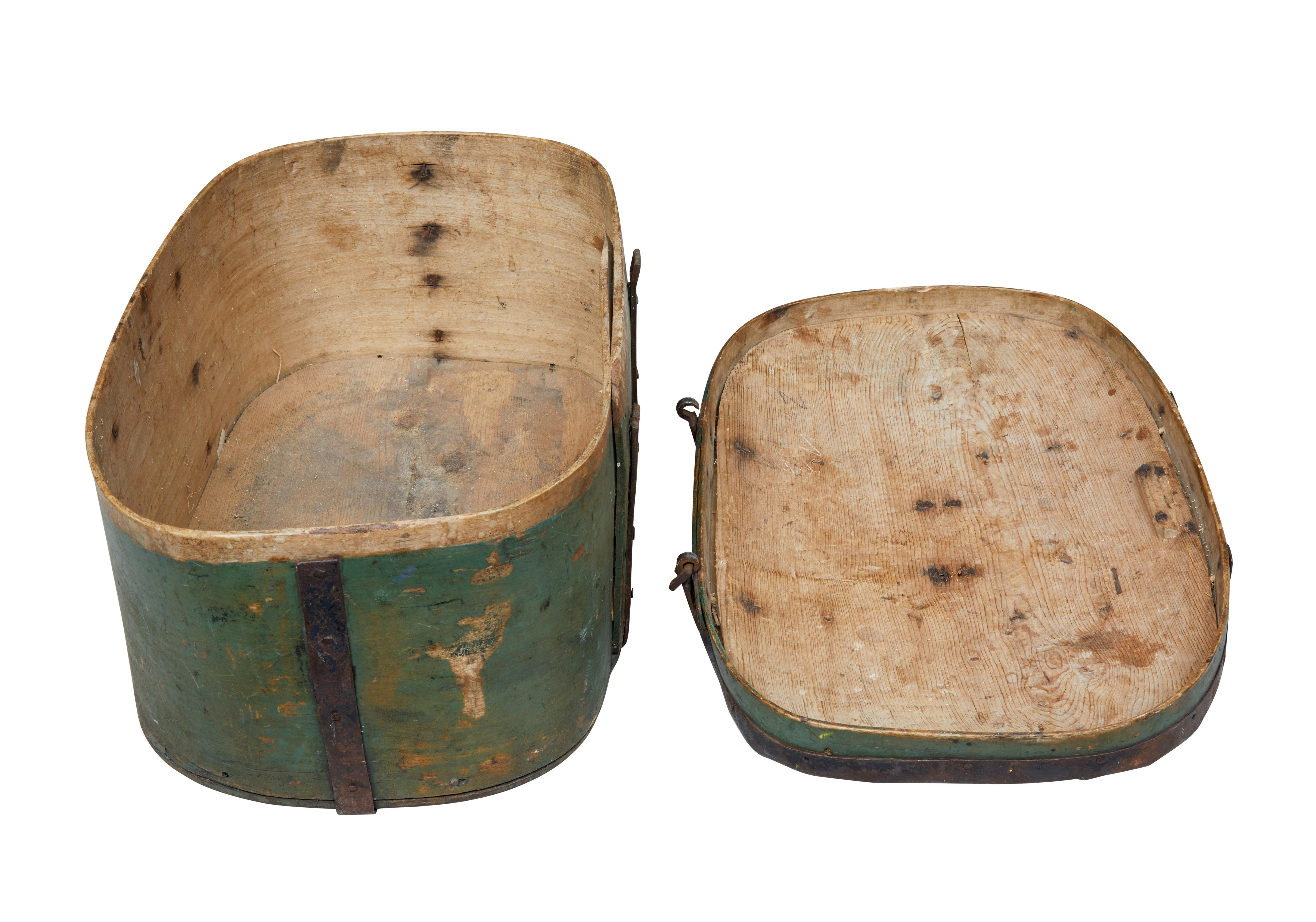 Mid-19th Century Swedish Painted Pine Shaped Box (Handbemalt)