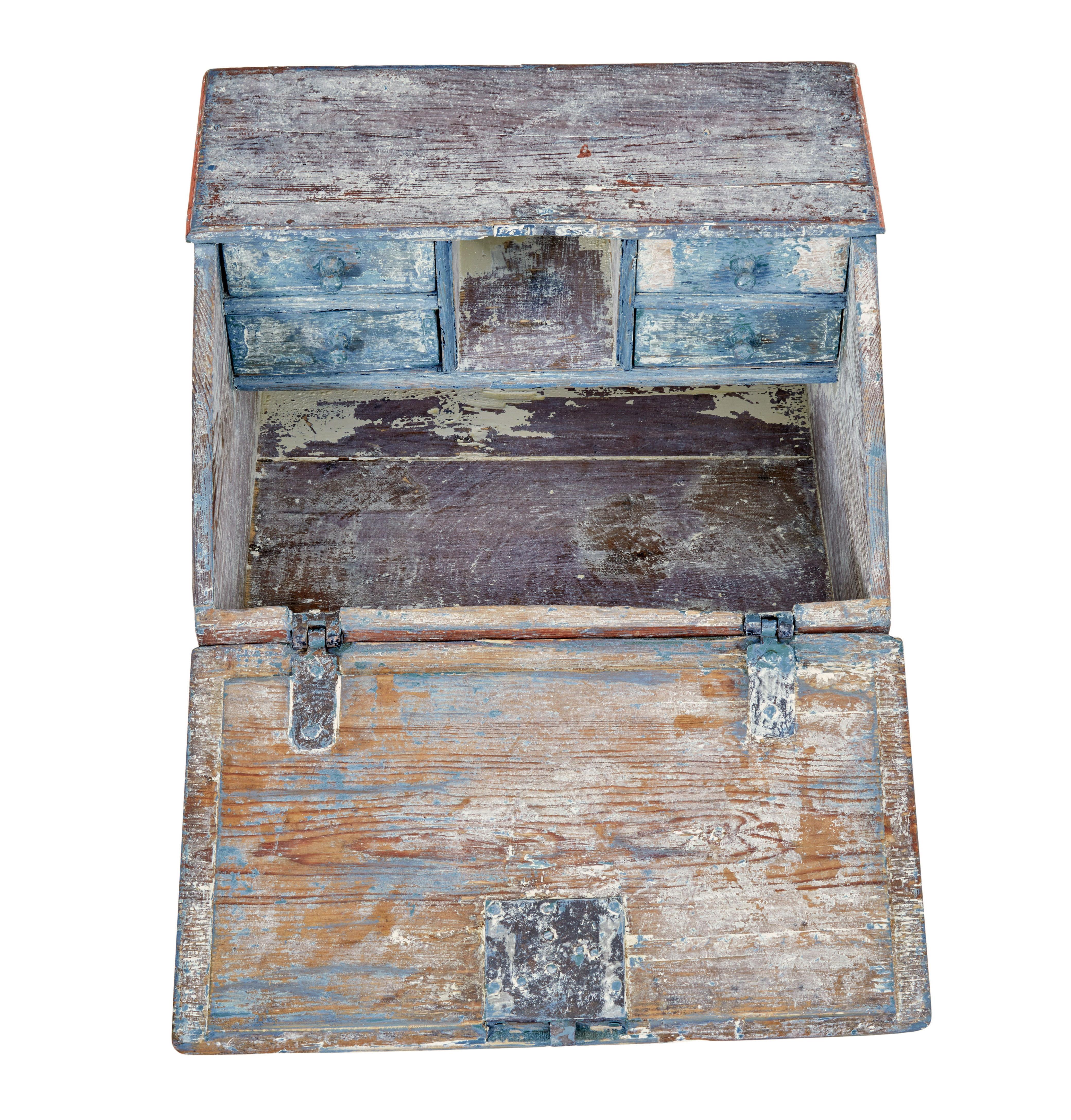 Mid 19th century swedish painted table top writing desk circa 1850.

Good quality table top bureau, presented in original scraped back paint.  Made from solid pine and scraped back to its original red base paint, black wreath around the keyhole is a