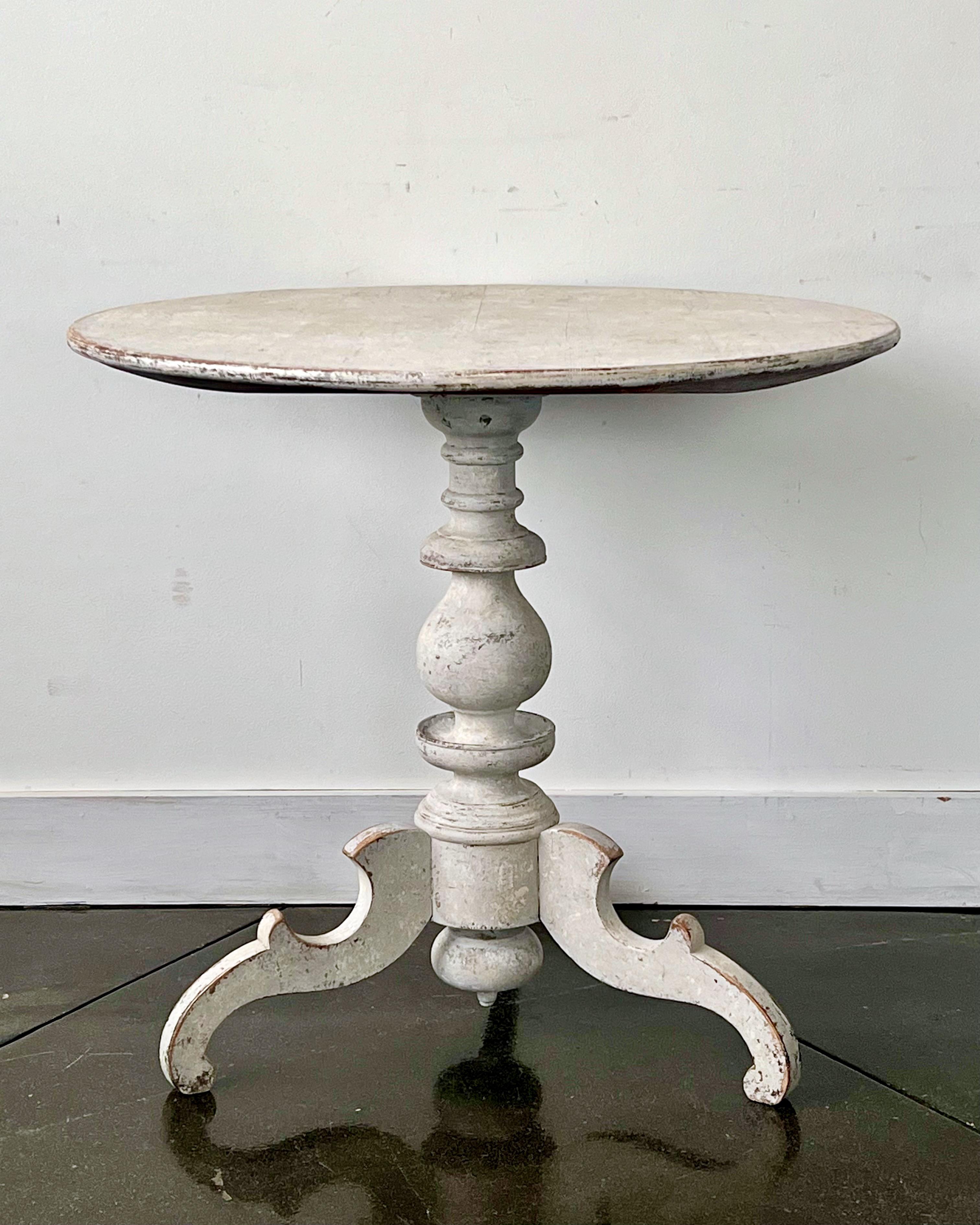 A charming large pedestal table with circular top and turned base supported by intricately carved scolling legs in Gustavian style.
Could be use as a small breakfast table
Värmland, Sweden, circa 1840-1850.