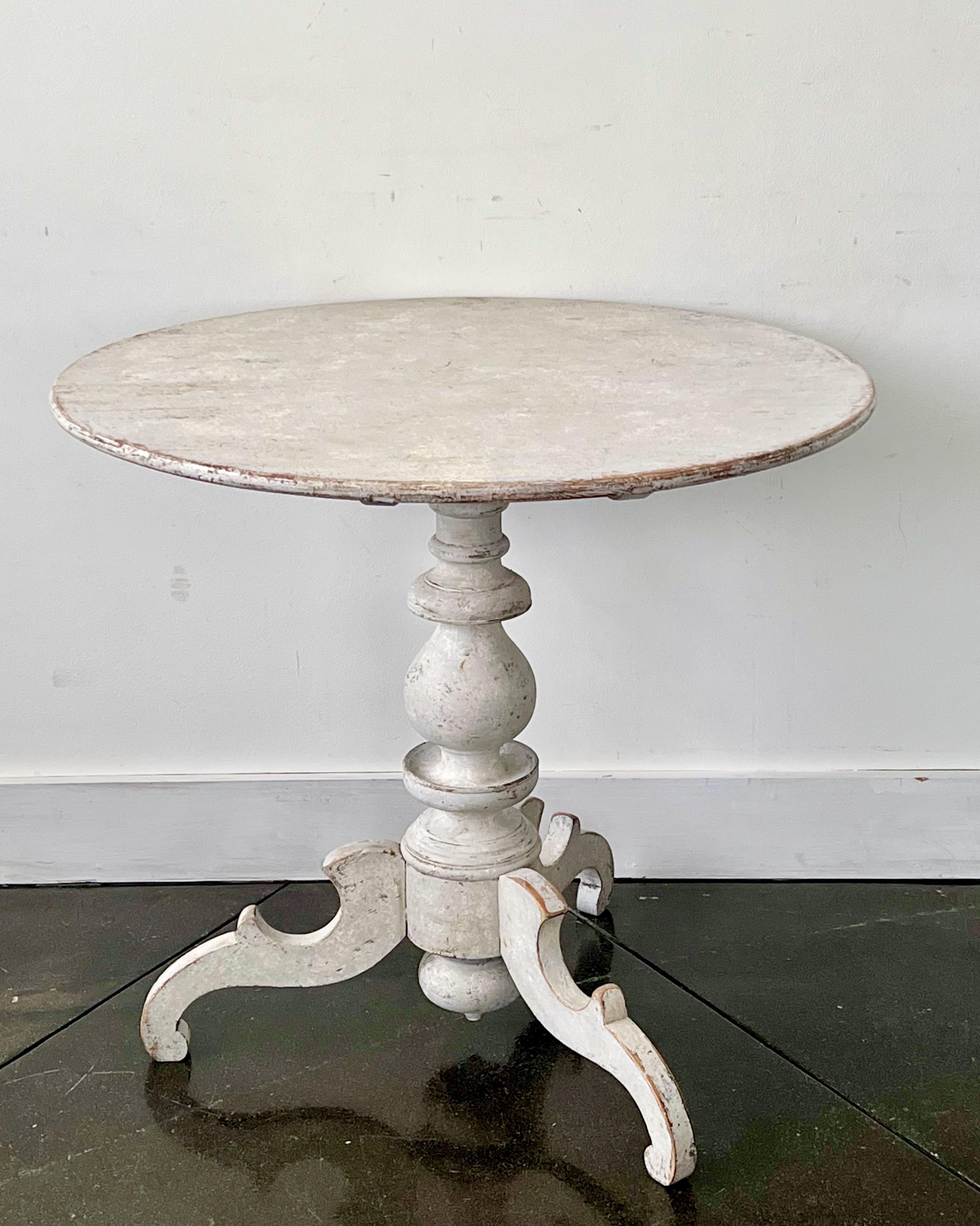 Pine Mid 19th Century Swedish Pedestal Table 