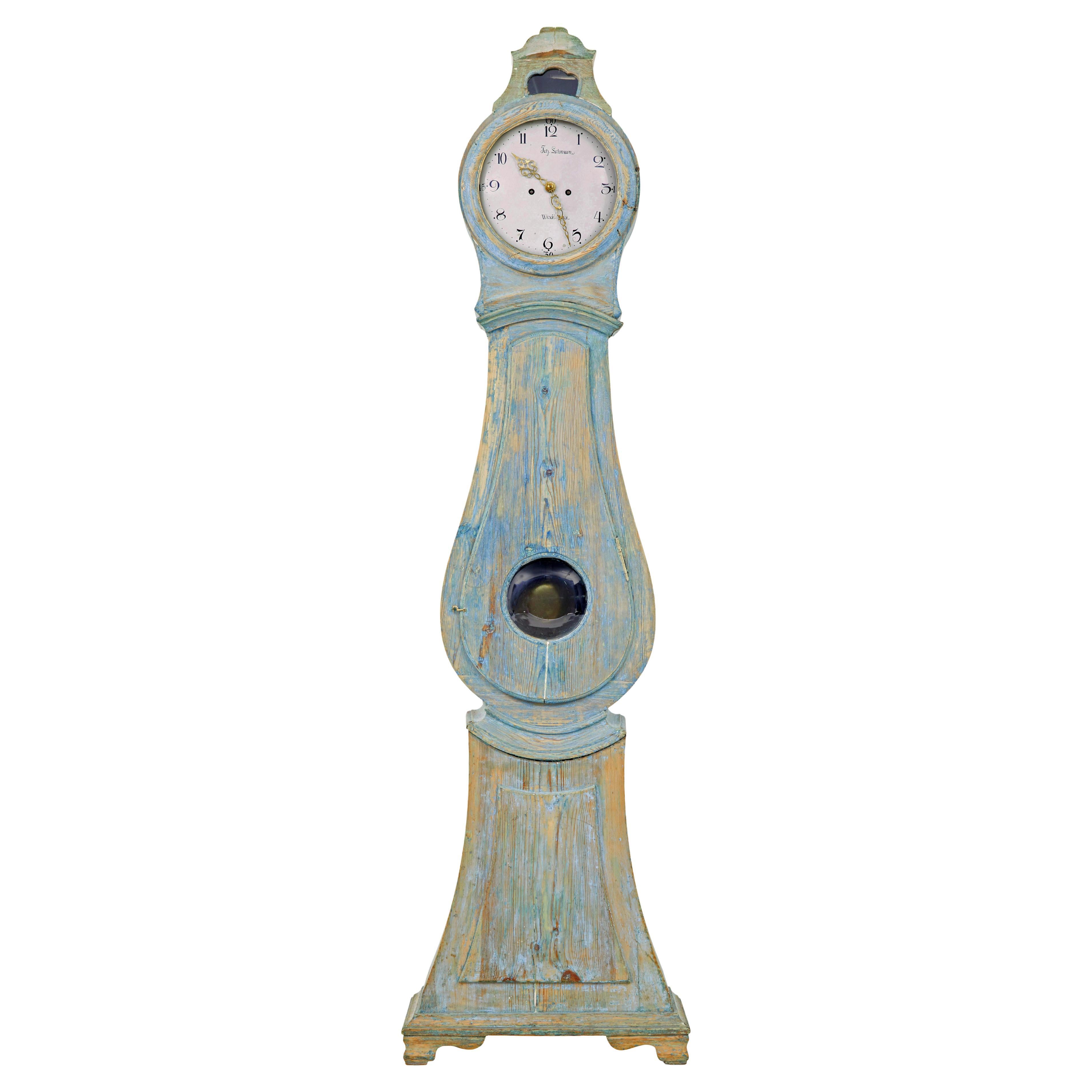 Orologio a cassa lunga in pino svedese della metà del XIX secolo Mora Clocks in vendita