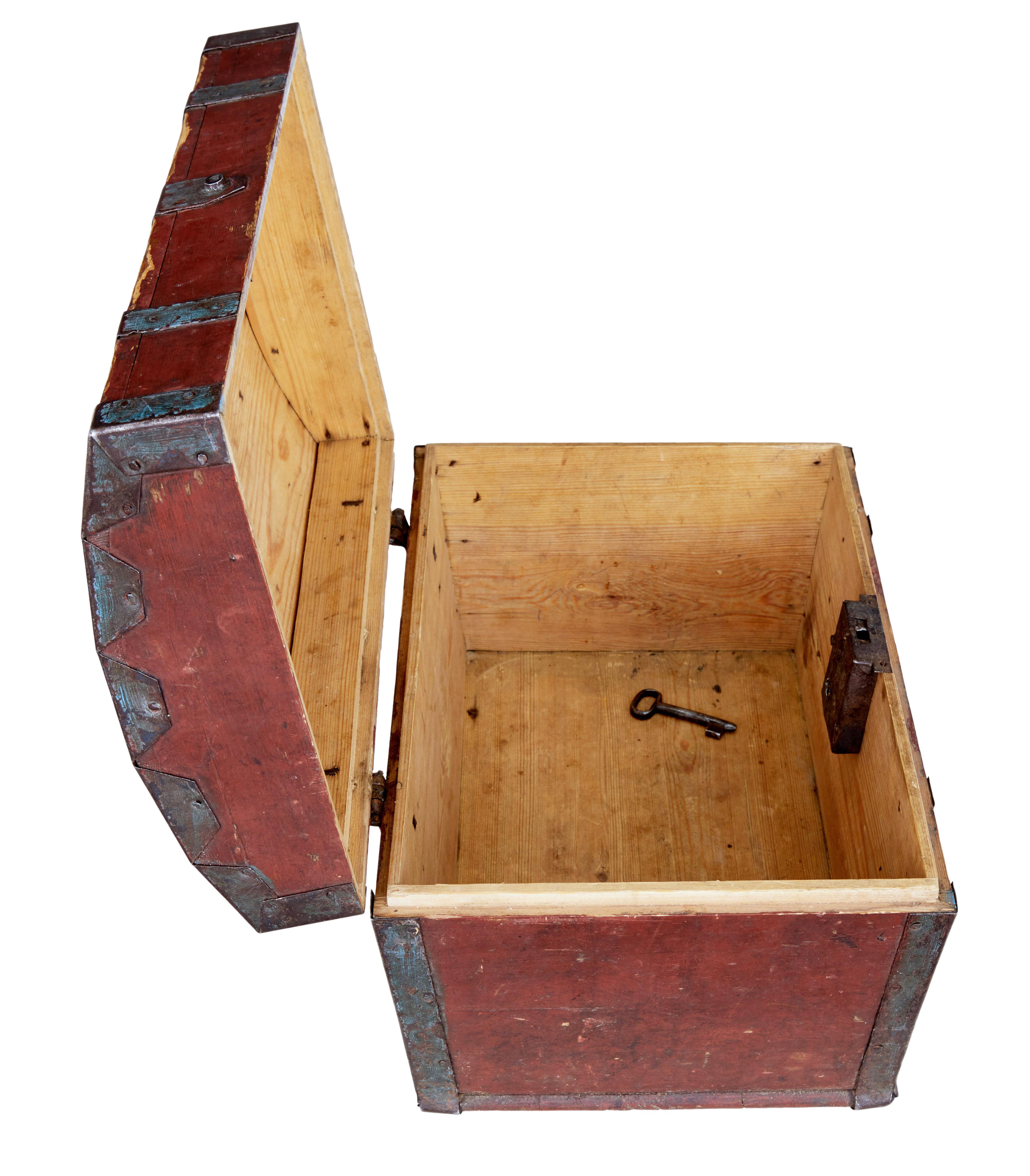 Mid-19th Century Swedish Pine Painted Box 1