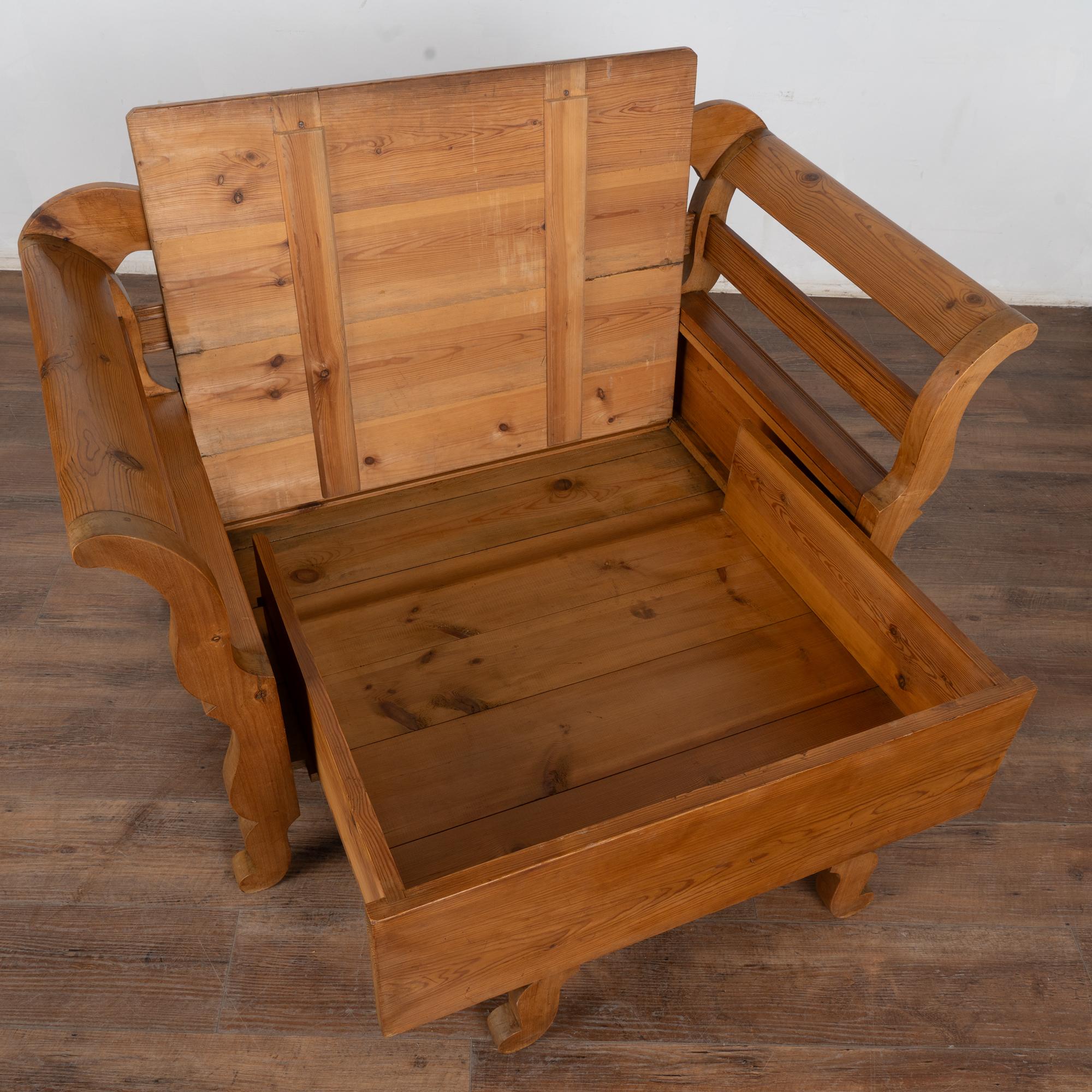 Mid 19th Century Swedish Small Pine Bench with Storage In Good Condition For Sale In Round Top, TX
