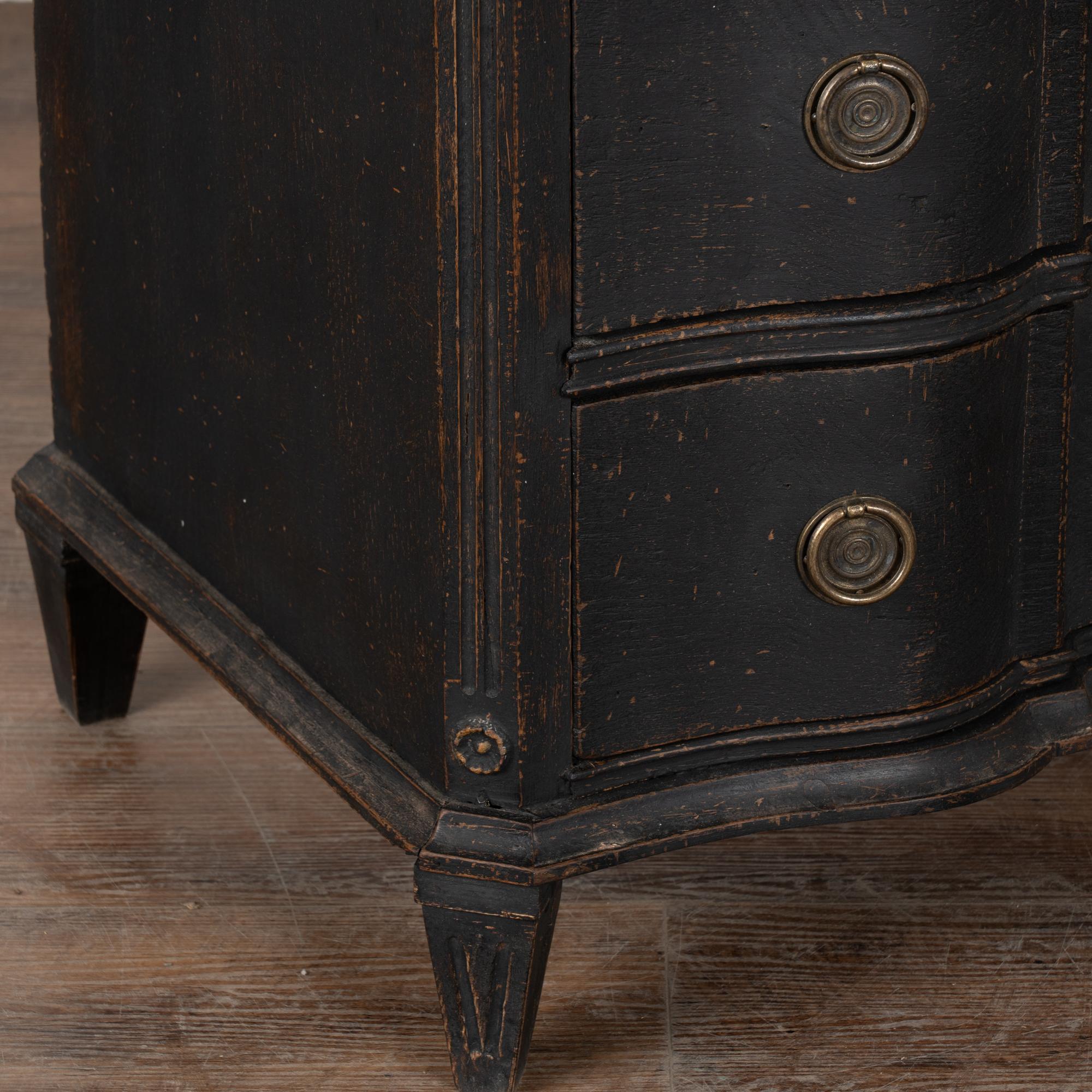 Mid 19th Century Swedish Stone Top Black Chest of Three Drawers in vendita 3