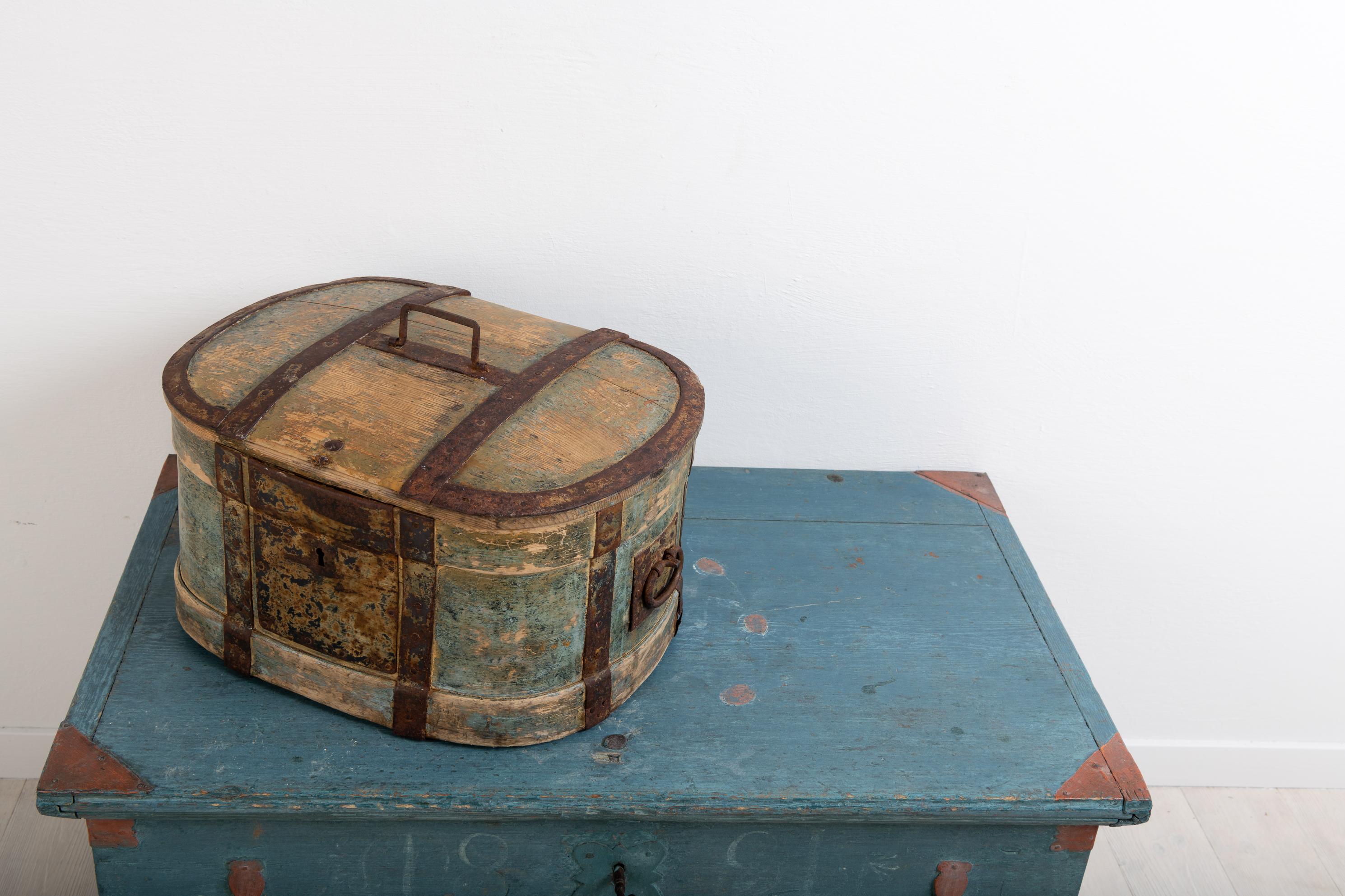 Mid-19th Century Swedish Travel Box In Good Condition In Kramfors, SE