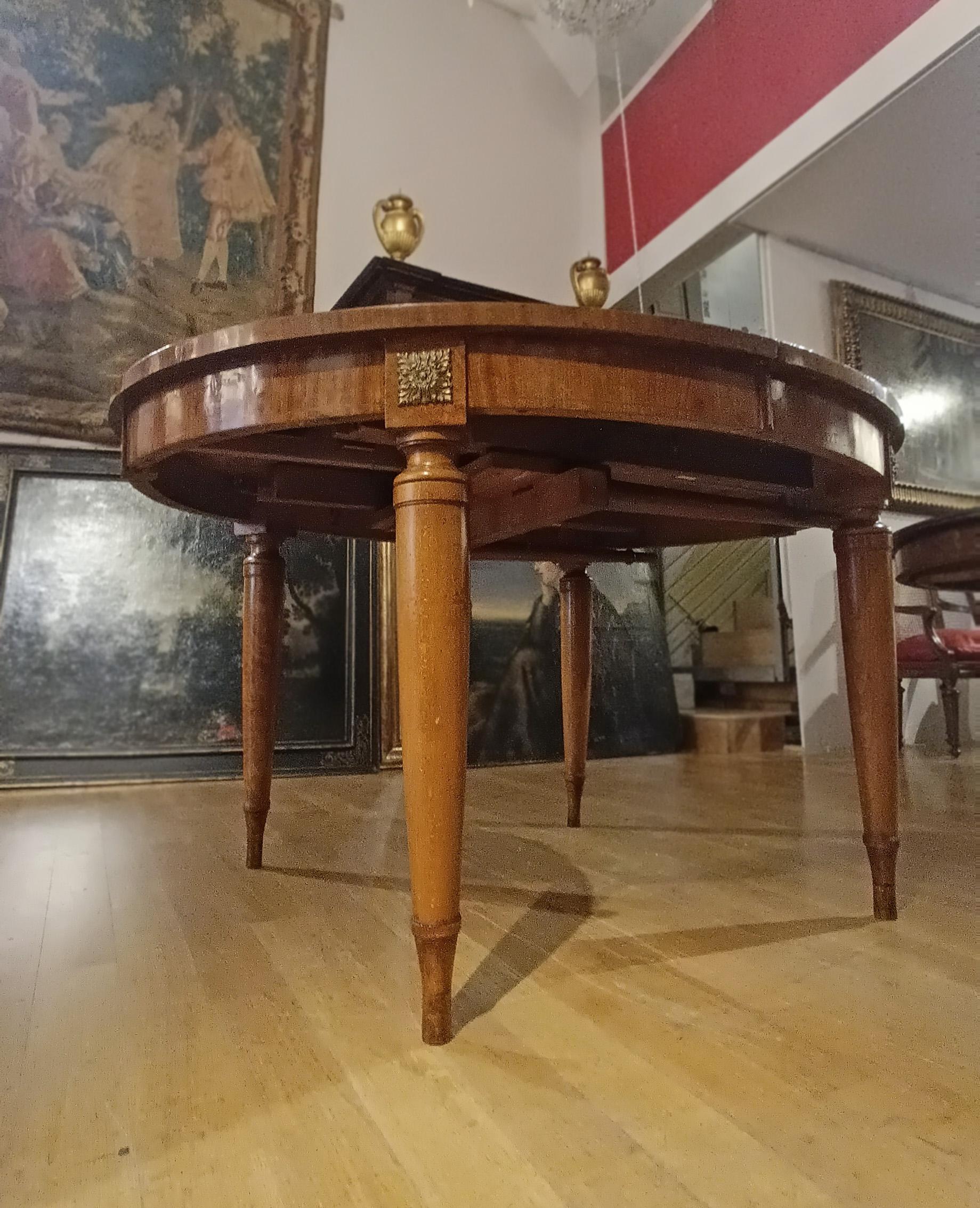 MESA DE COMEDOR DE BREZO THUJA DE MEDIADOS DEL SIGLO XIX French en venta