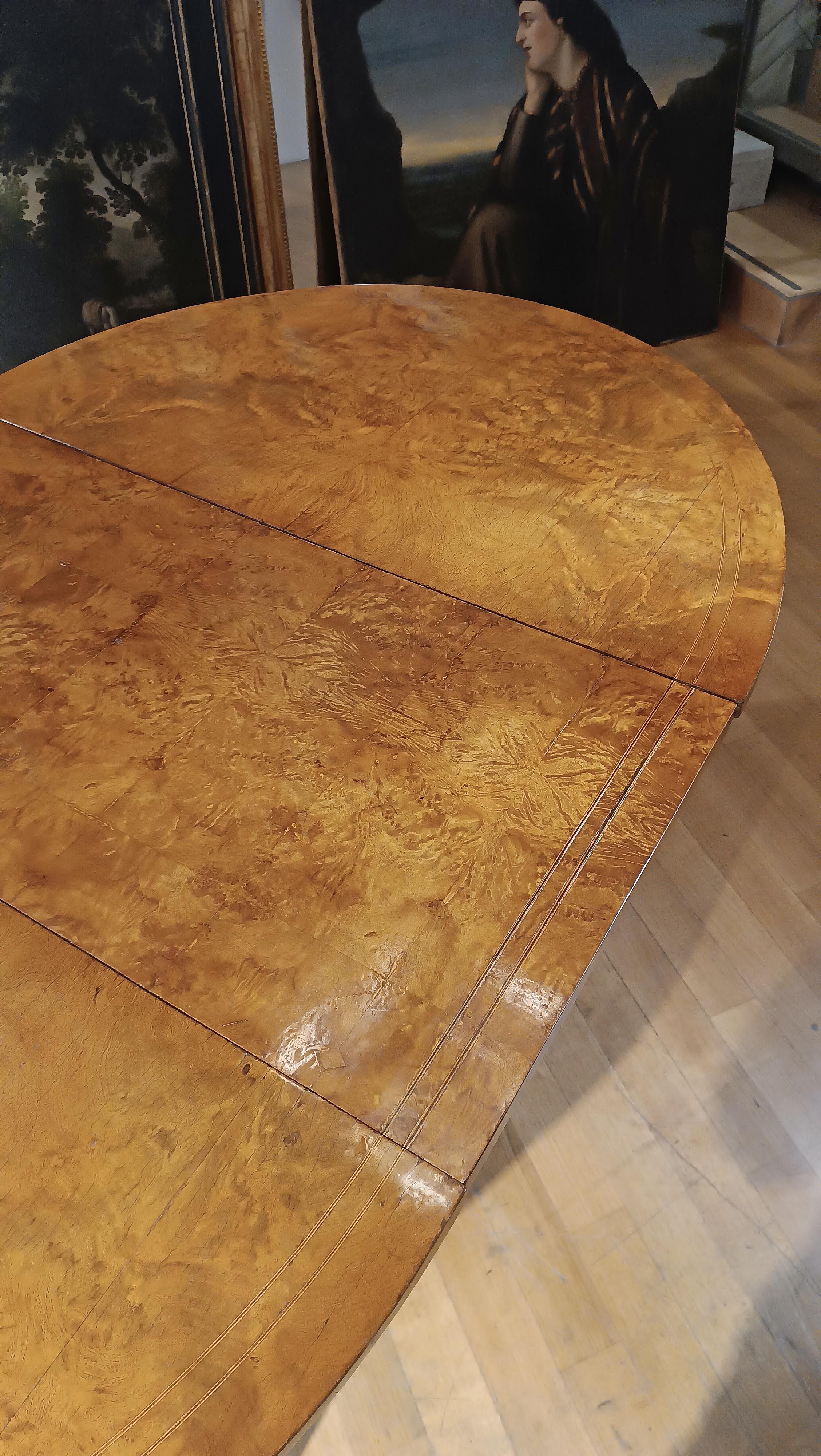 MESA DE COMEDOR DE BREZO THUJA DE MEDIADOS DEL SIGLO XIX 19th Century en venta