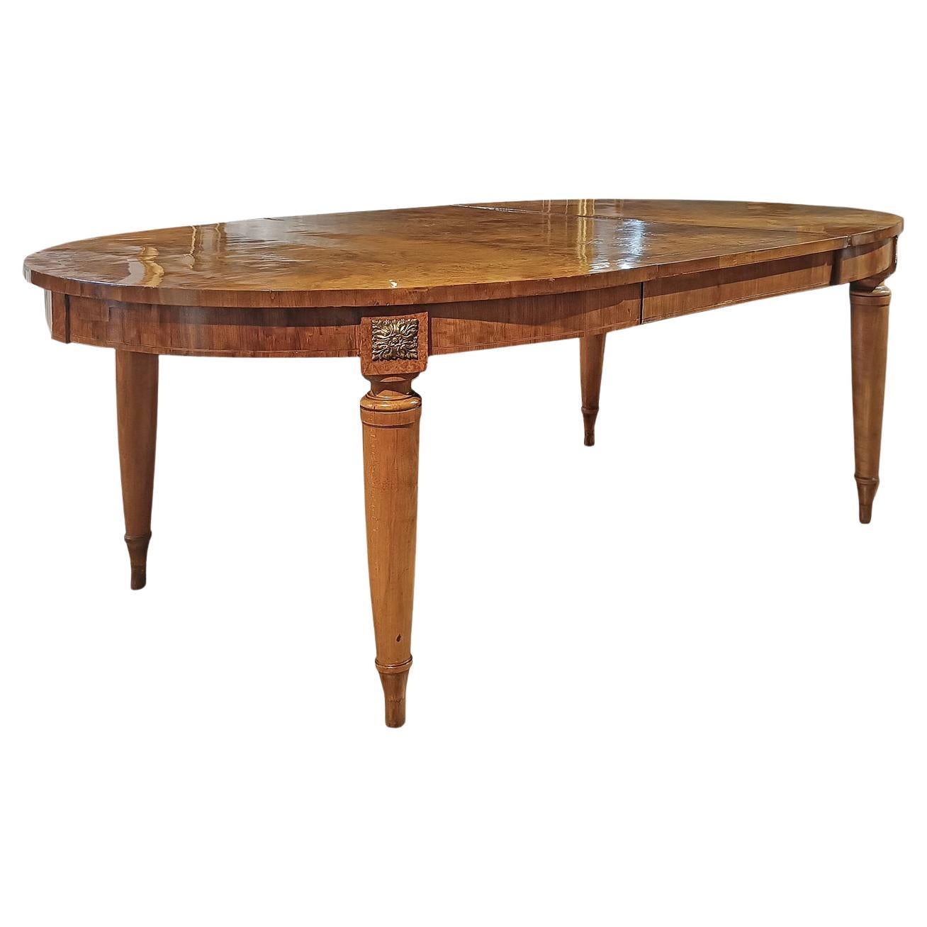 MESA DE COMEDOR DE BREZO THUJA DE MEDIADOS DEL SIGLO XIX en venta