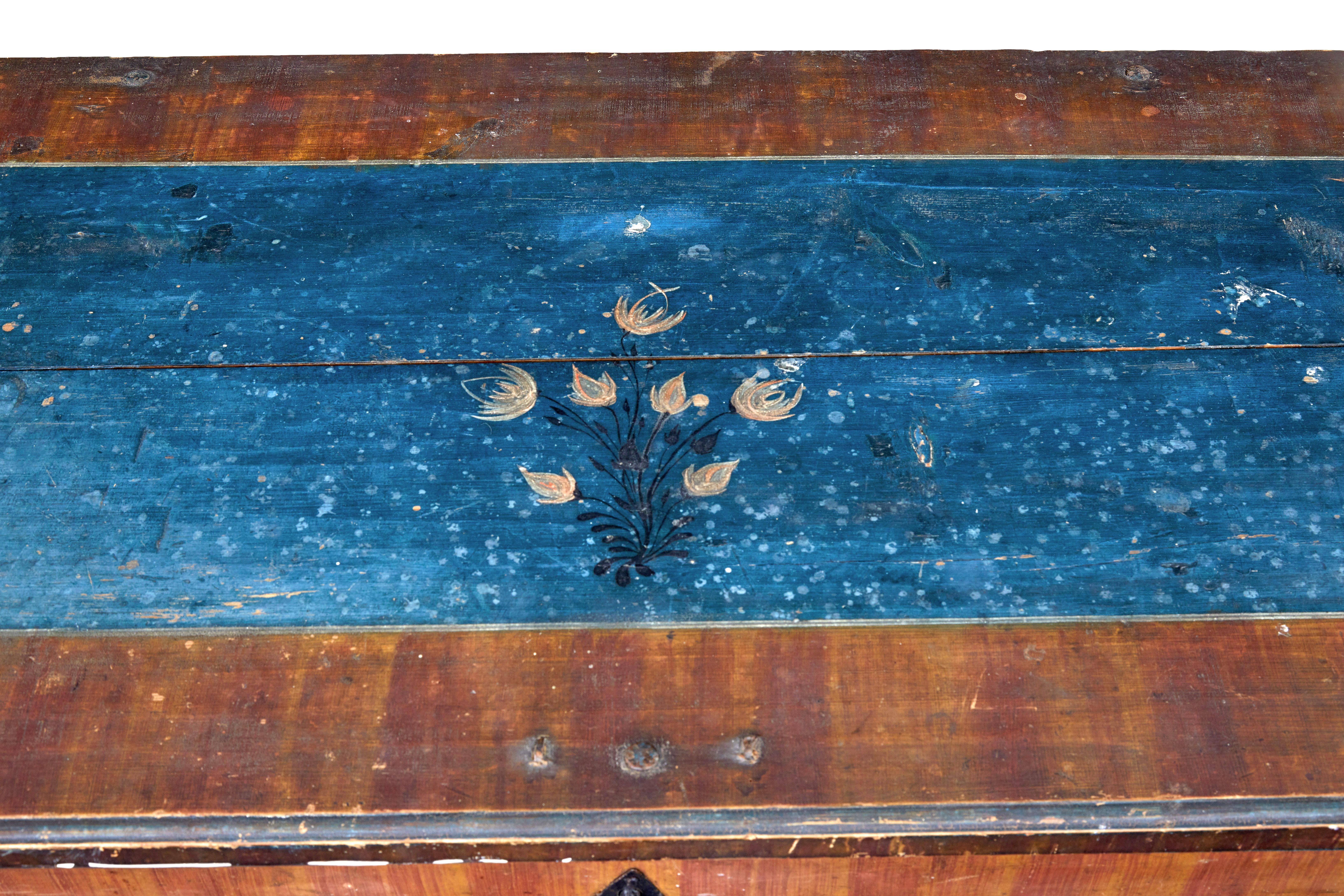 Pine Mid 19th century traditional Swedish painted coffer For Sale