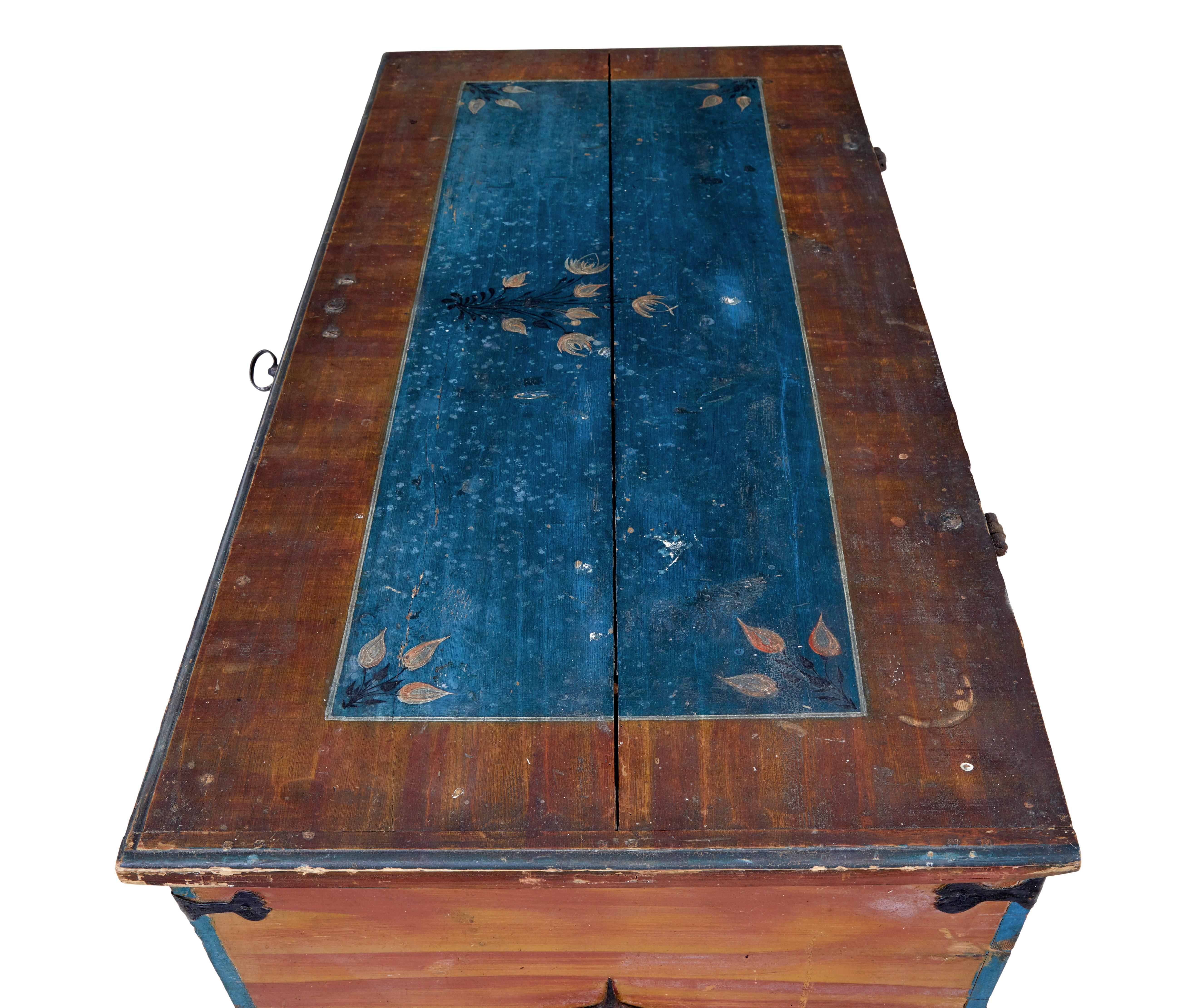 Mid 19th century traditional Swedish painted coffer For Sale 1