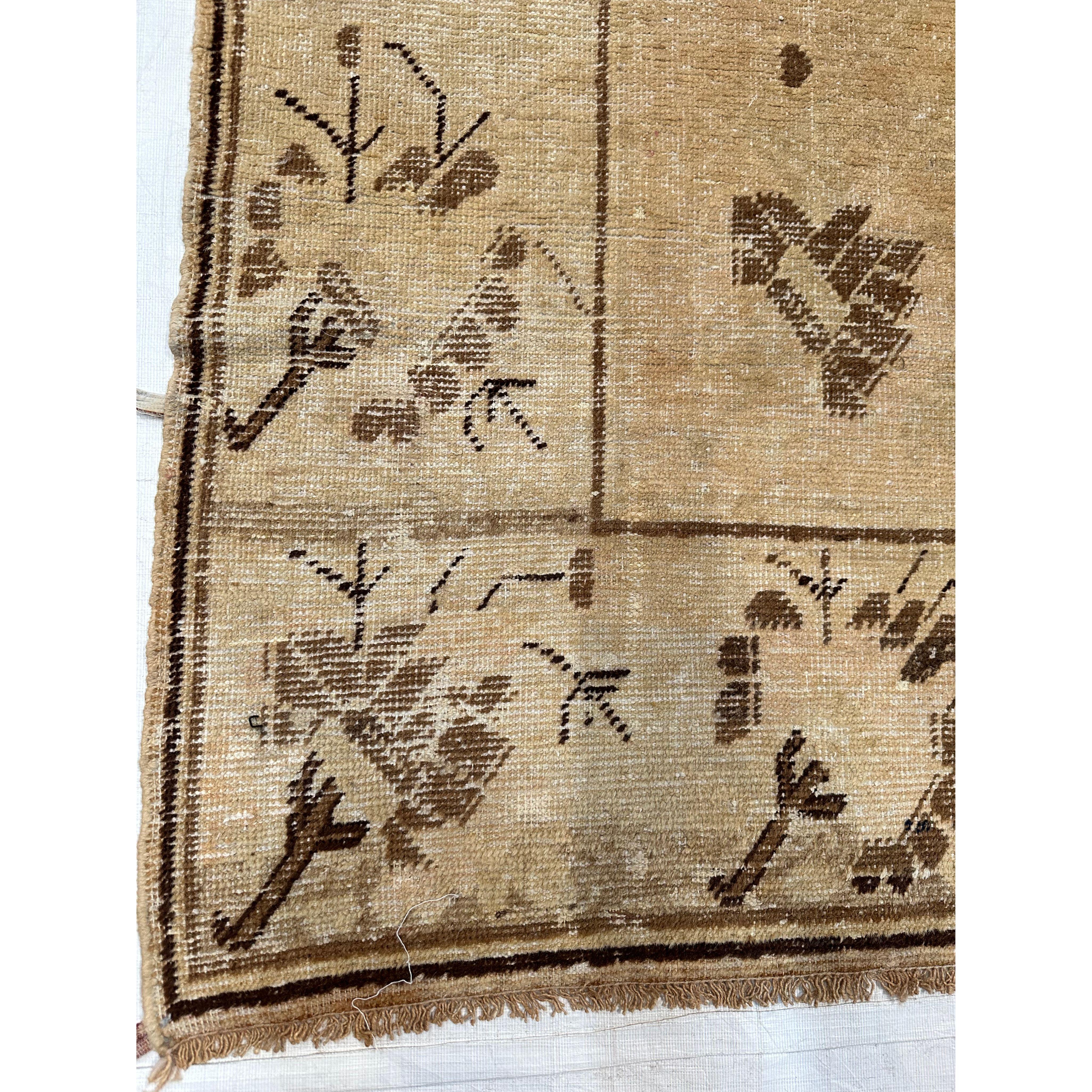 Mid-19th Century Tribal Khotan Samarkand Rug In Good Condition For Sale In Los Angeles, US