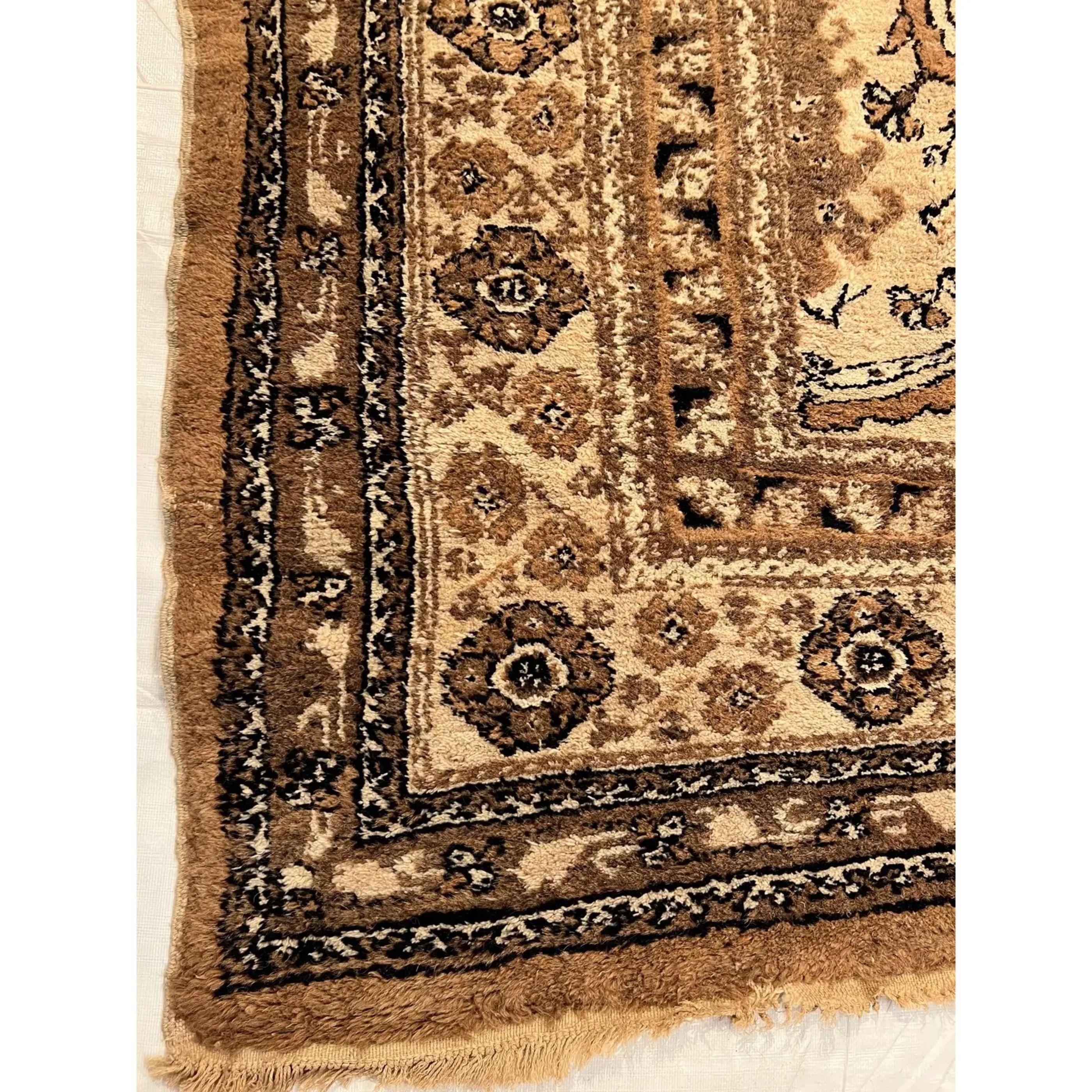 Mid 19th Century Turkish Oushak Rug In Good Condition For Sale In Los Angeles, US