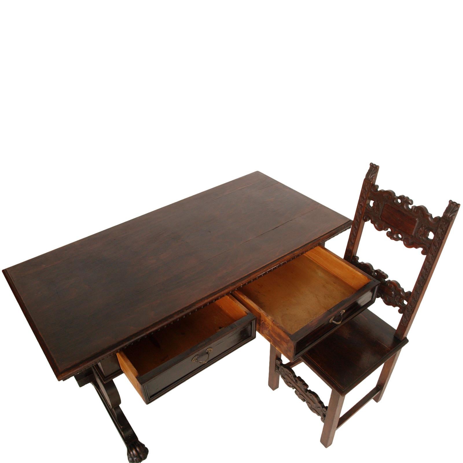 italien Table de bureau ancienne de la Renaissance toscanne du milieu du XIXe siècle en noyer massif sculpté à la main en vente