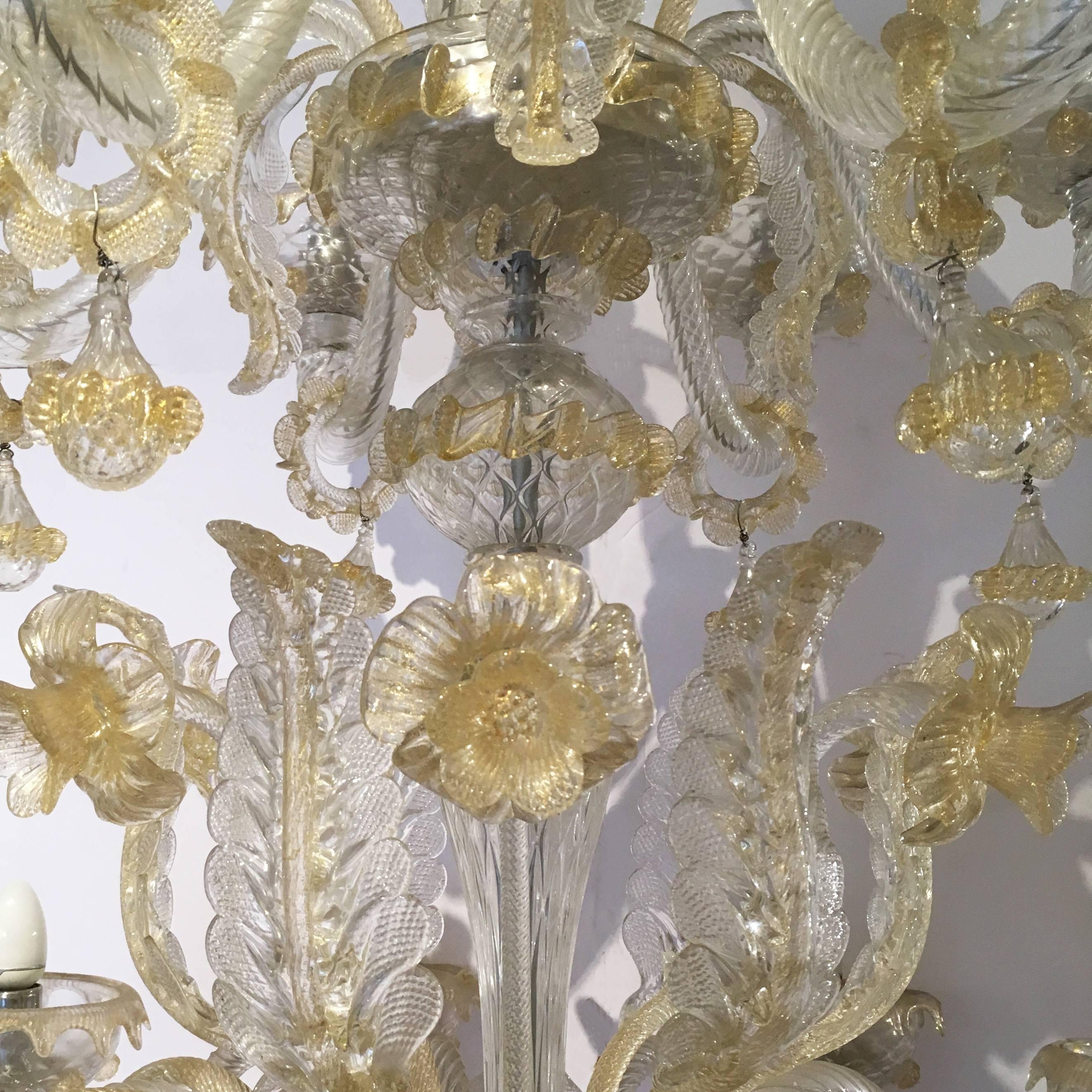 Mid-19th Century Venetian Murano Clear and Gilt Crystal Sixteen-Light Chandelier For Sale 1