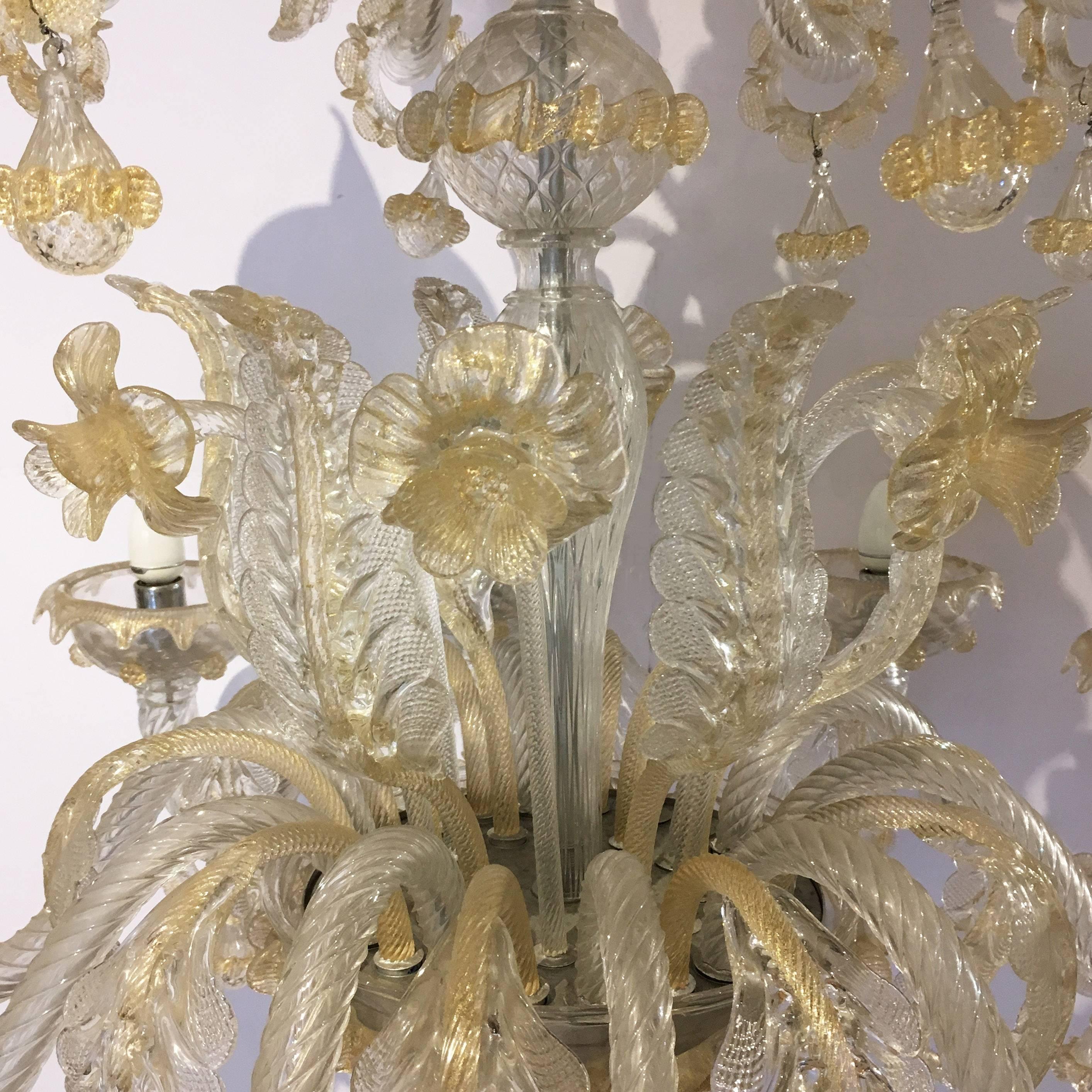 Mid-19th Century Venetian Murano Clear and Gilt Crystal Sixteen-Light Chandelier For Sale 3