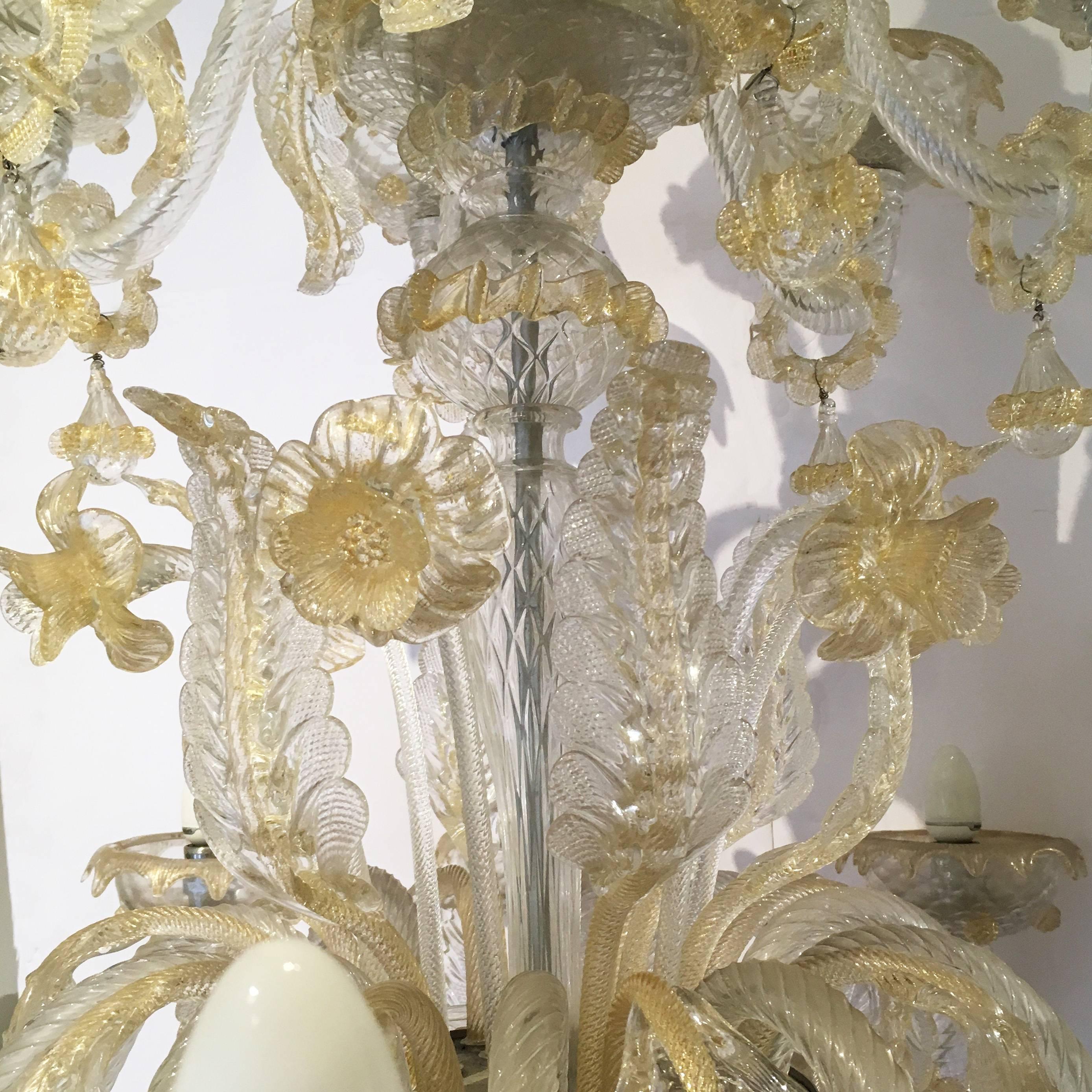 Mid-19th Century Venetian Murano Clear and Gilt Crystal Sixteen-Light Chandelier For Sale 4