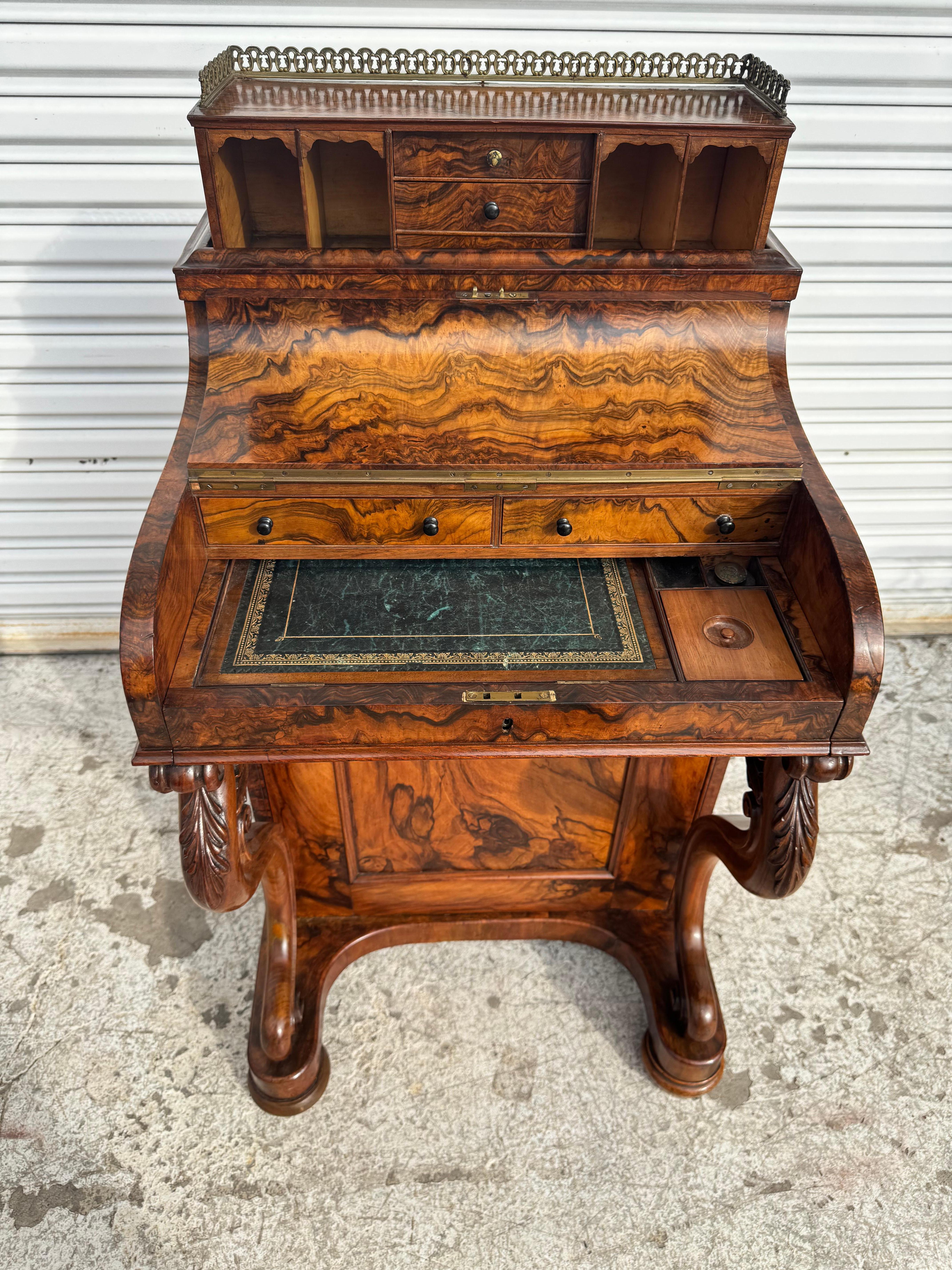 Mid 19th Century Victorian Burlwood Pop Up Davenport in vendita 6