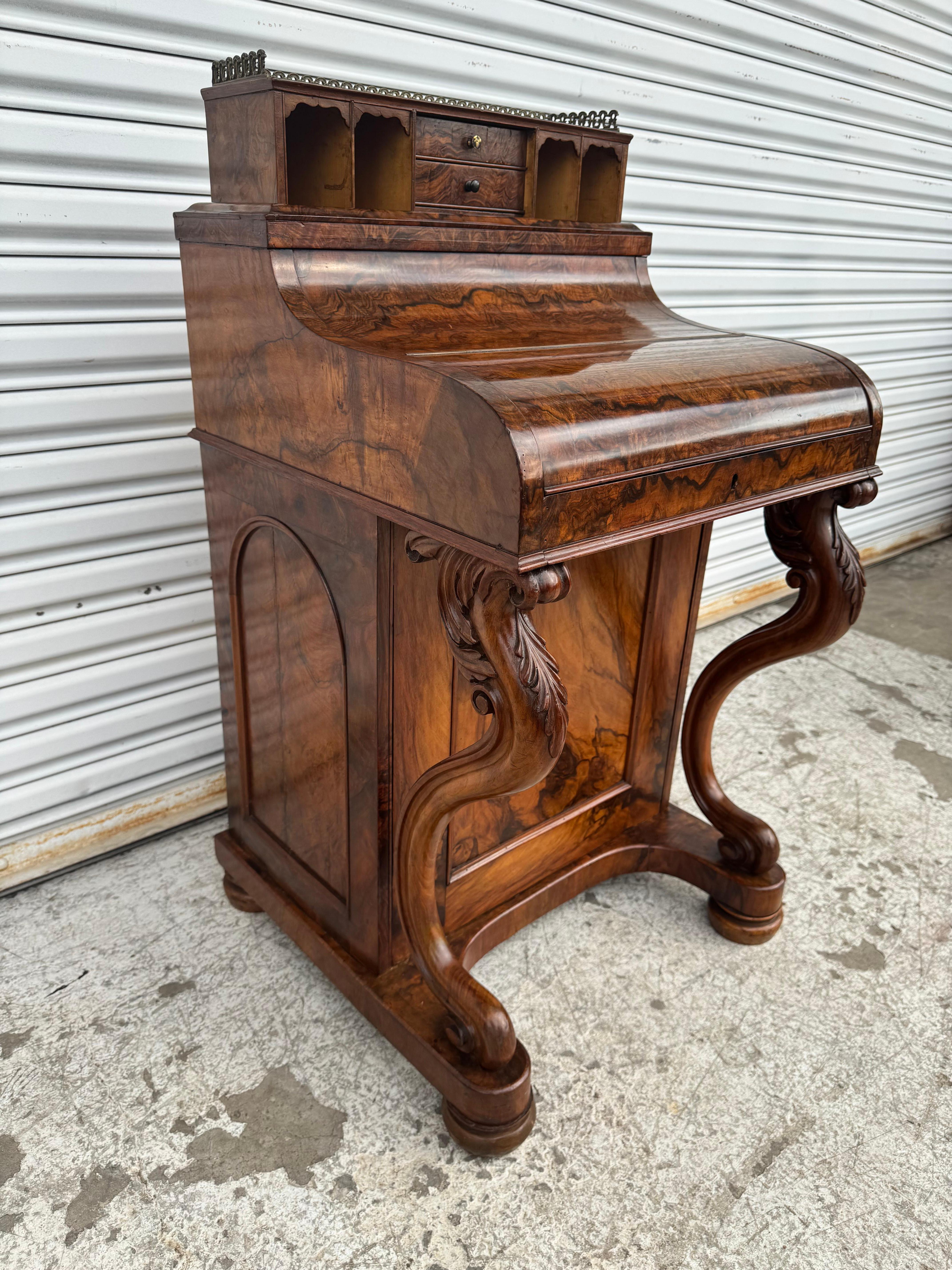 XIX secolo Mid 19th Century Victorian Burlwood Pop Up Davenport in vendita