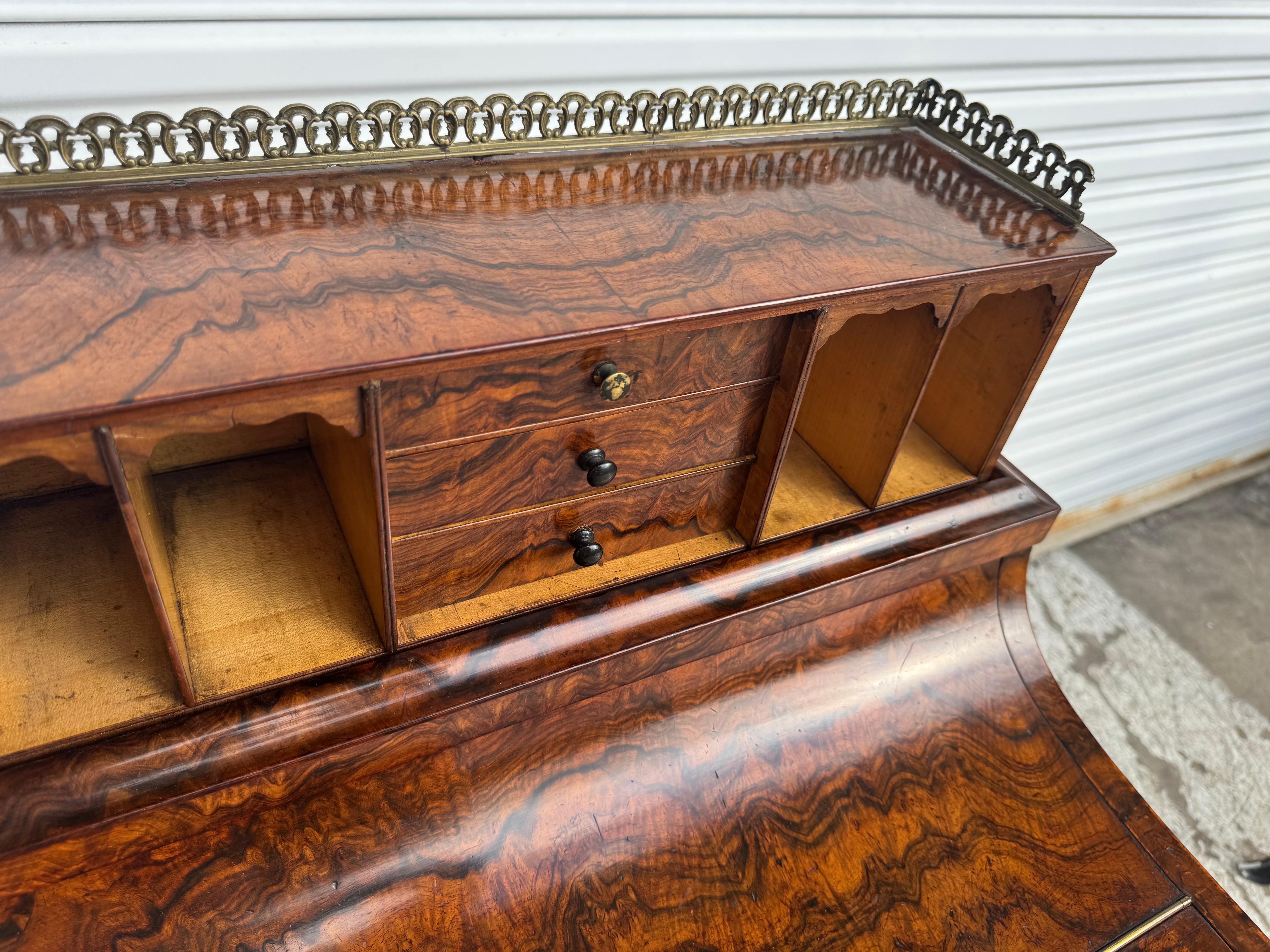 Nodo Mid 19th Century Victorian Burlwood Pop Up Davenport in vendita