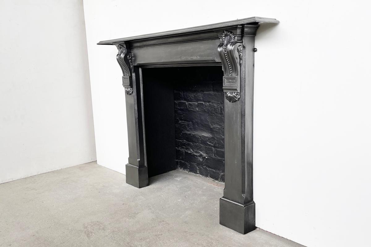 Mid 19th Century Victorian Cast Iron Fireplace Surround In Good Condition In Manchester, GB