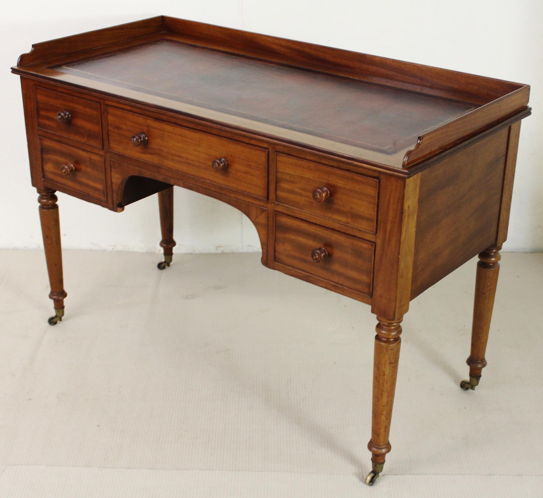 Mid-19th Century Victorian Mahogany Writing Table In Good Condition In Poling, West Sussex
