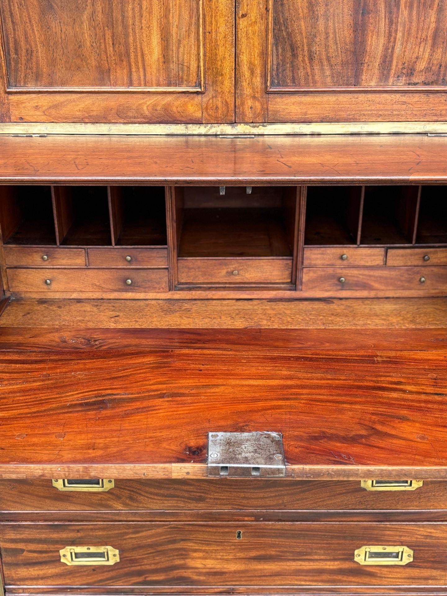 XIXe siècle Mid 19th Century Victorian Period Military Campaign Cabinet Secretaire Chest en vente