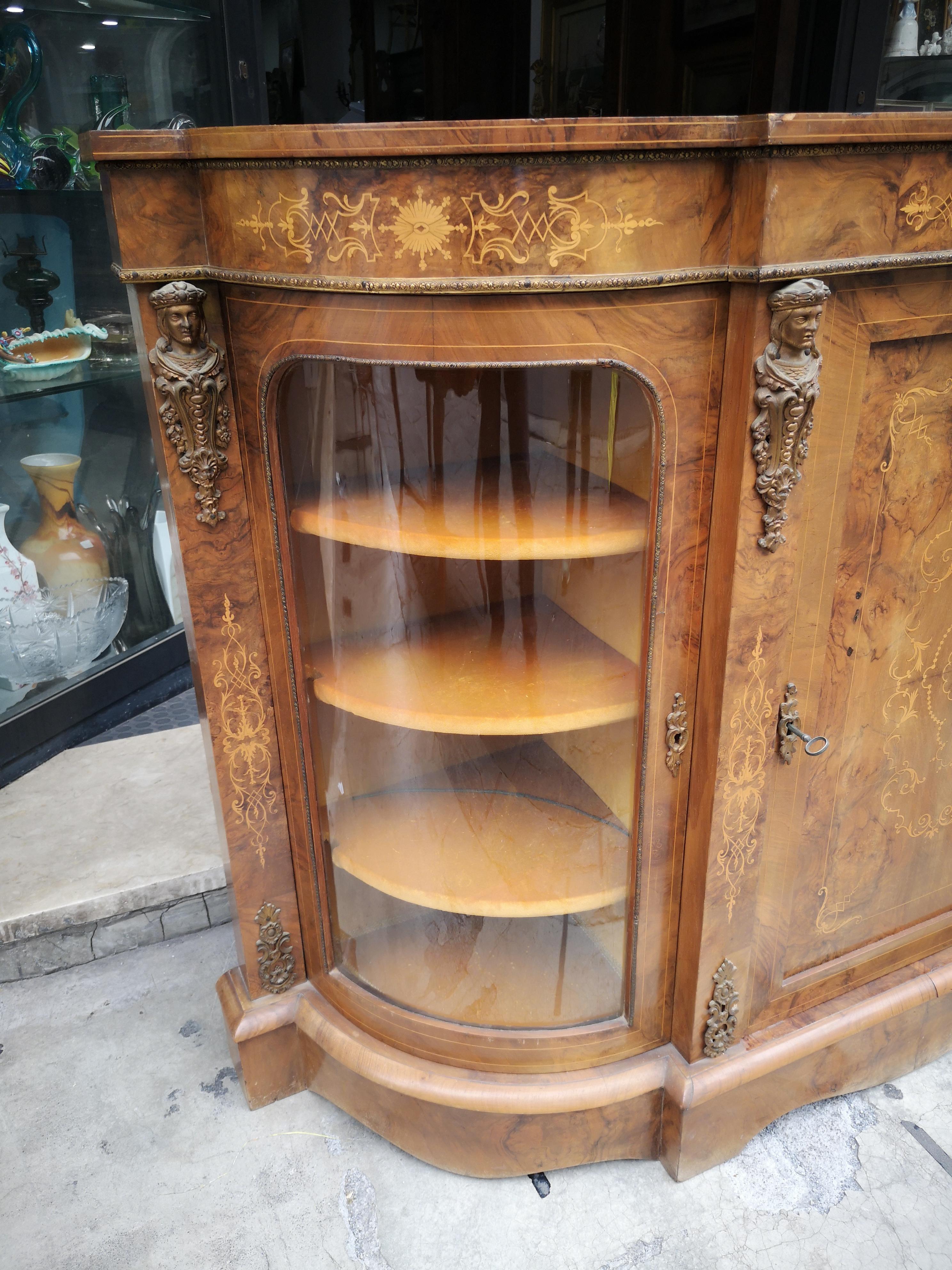 Bronze Mid-19th century Victorian sideboard in walnut and briar and bronze decorations For Sale