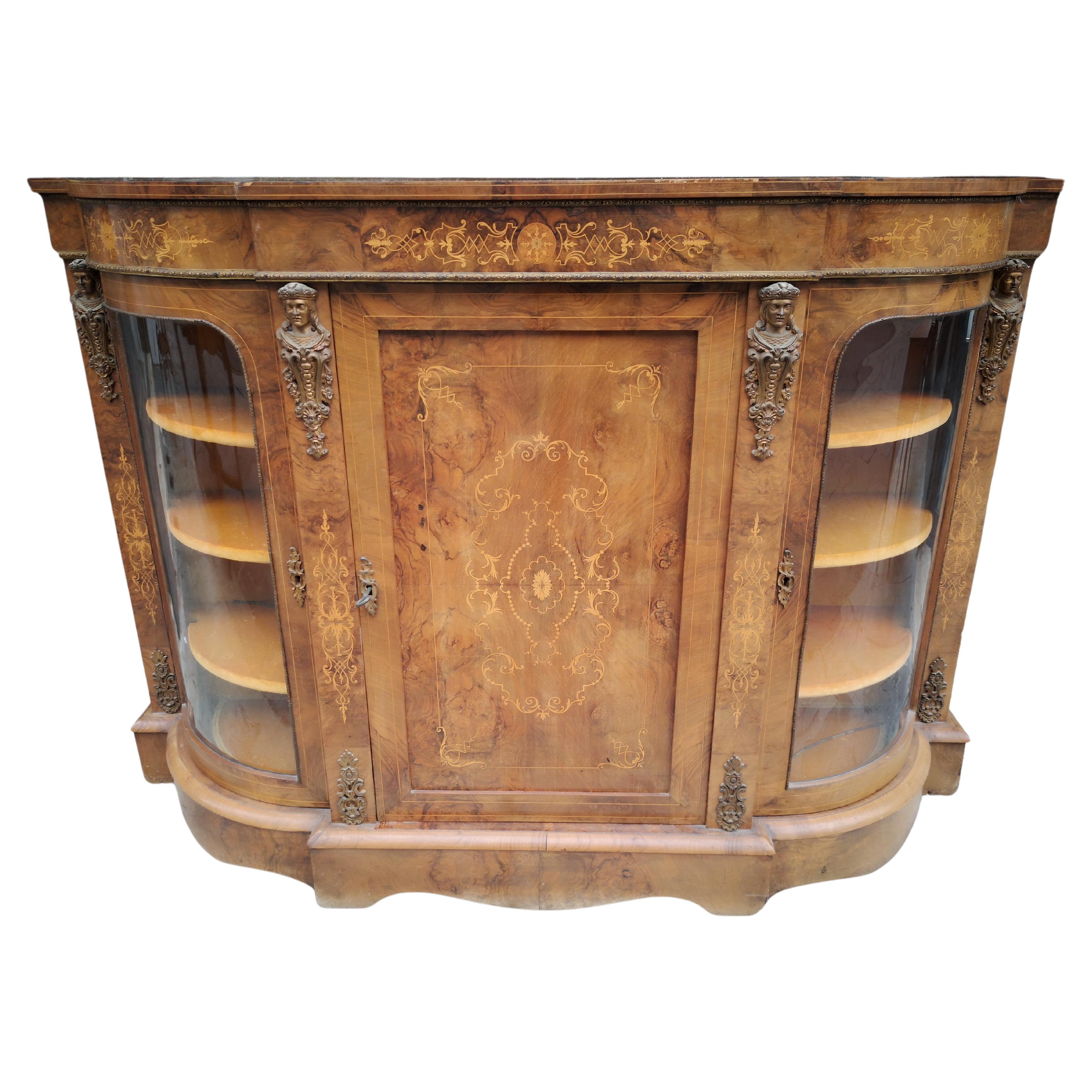 Mid-19th century Victorian sideboard in walnut and briar and bronze decorations For Sale