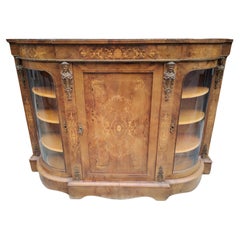 Mid-19th century Victorian sideboard in walnut and briar and bronze decorations