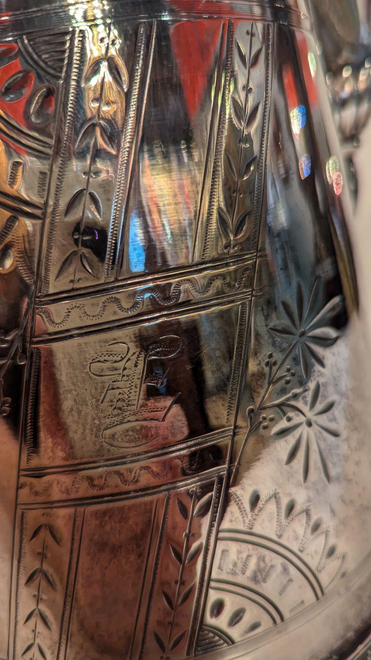 Pichet victorien en métal argenté du milieu du 19e siècle en vente 1