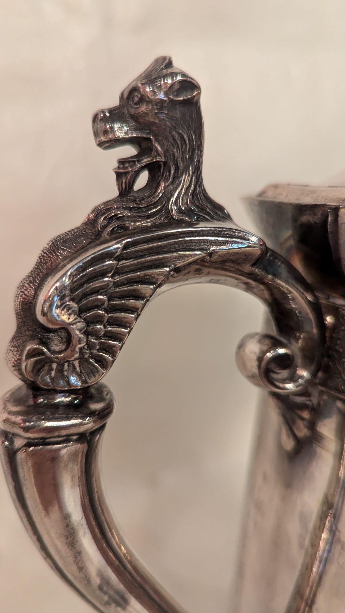 Pichet victorien en métal argenté du milieu du 19e siècle en vente 2