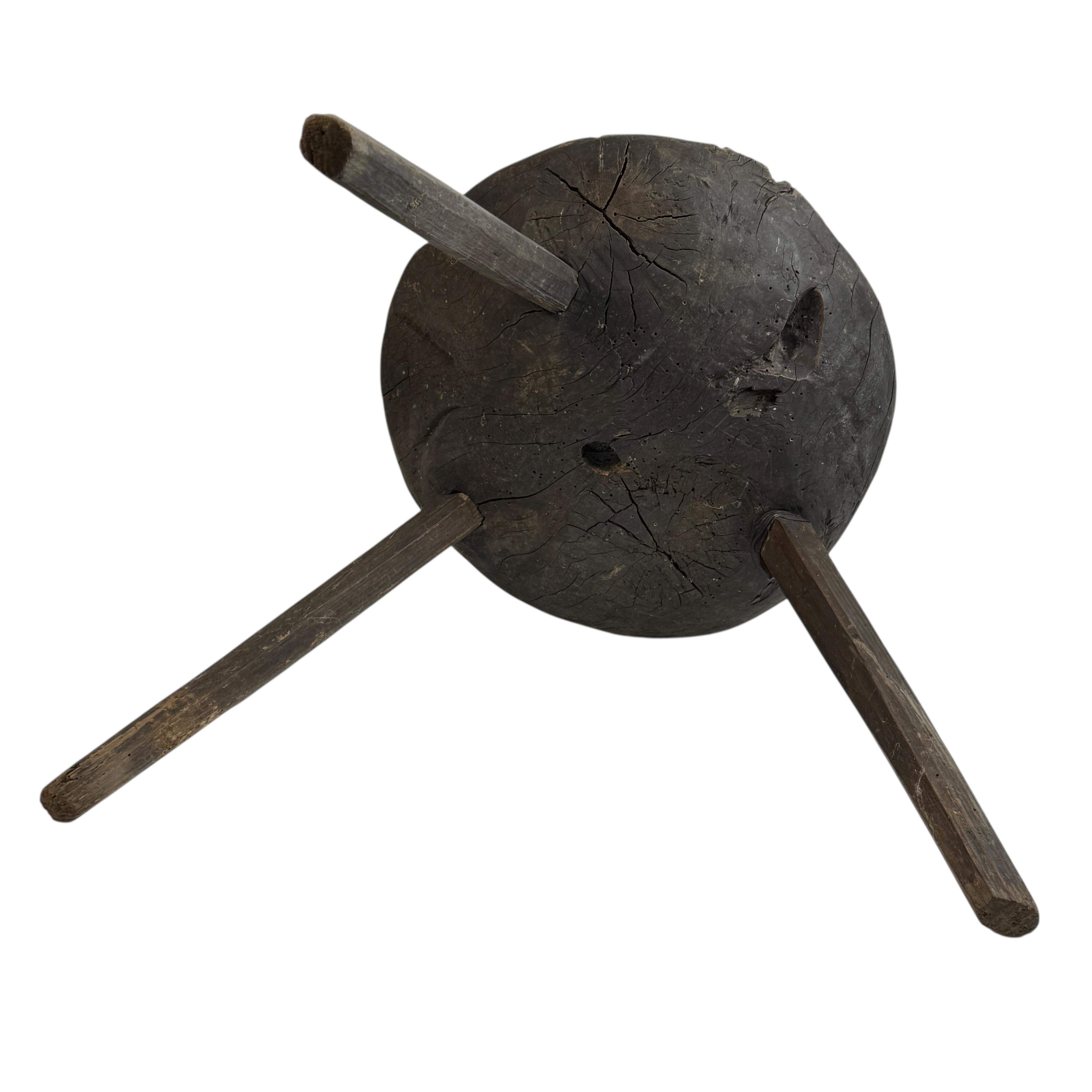 Legno Sgabello a 3 gambe Wabi Sabi della metà del XIX secolo, Austria, 1860 circa in vendita