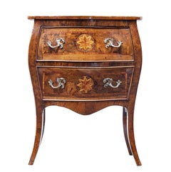 Commode maltaise en noyer incrusté du milieu du 19e siècle