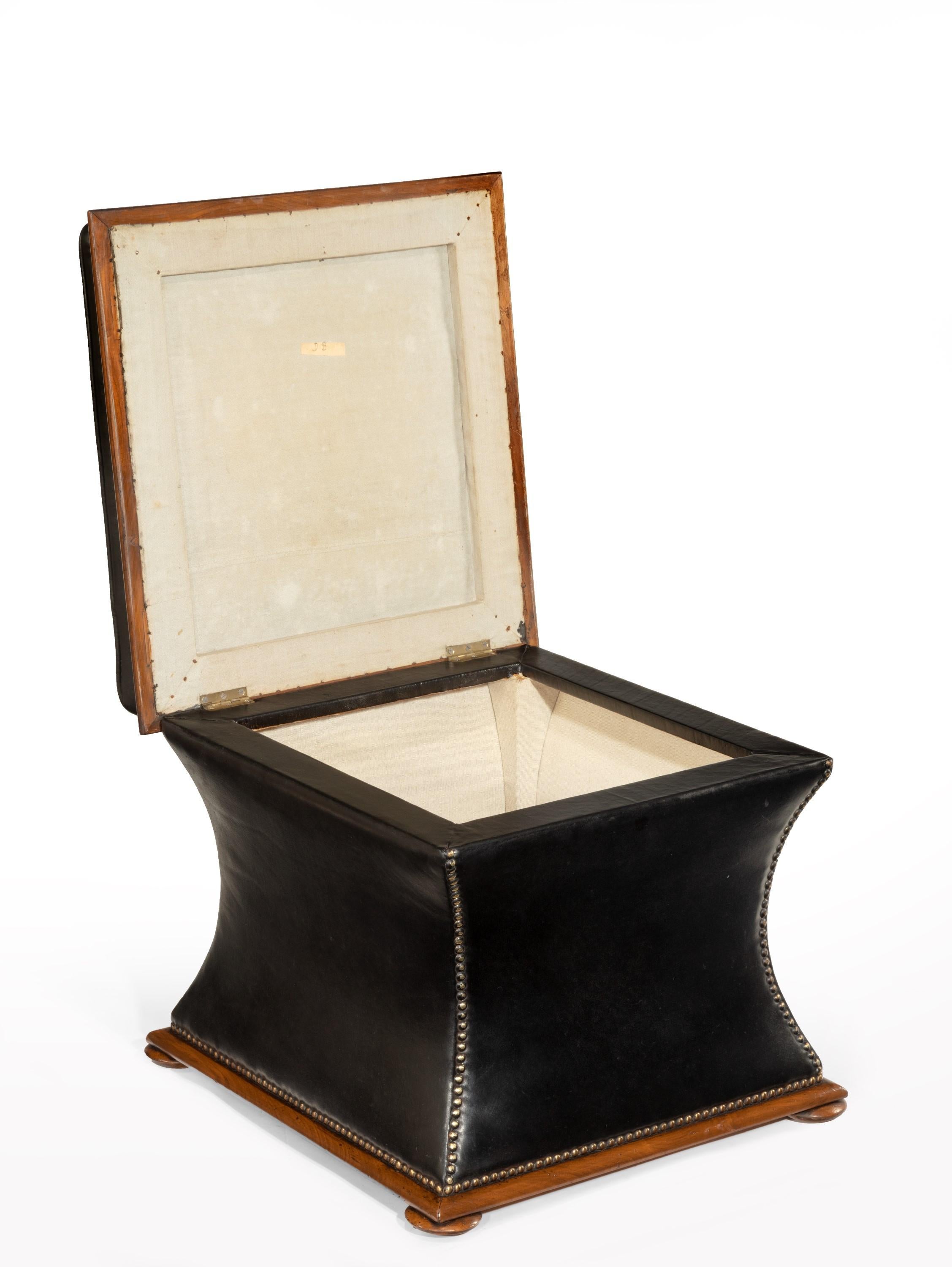 Mid-19th Century Walnut Sarcophagus Leather Box Ottoman (19. Jahrhundert)
