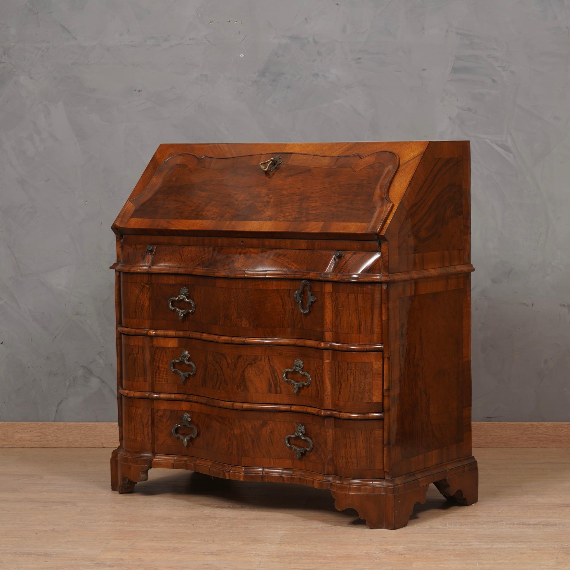 Italian chest of drawers of 1850, with a door that opens up to form a desk.

 All veneered in walnut wood, with upper door that acts as a desk. Externally closed it appears with a flat upper door with three drawers below. But then, opening the door