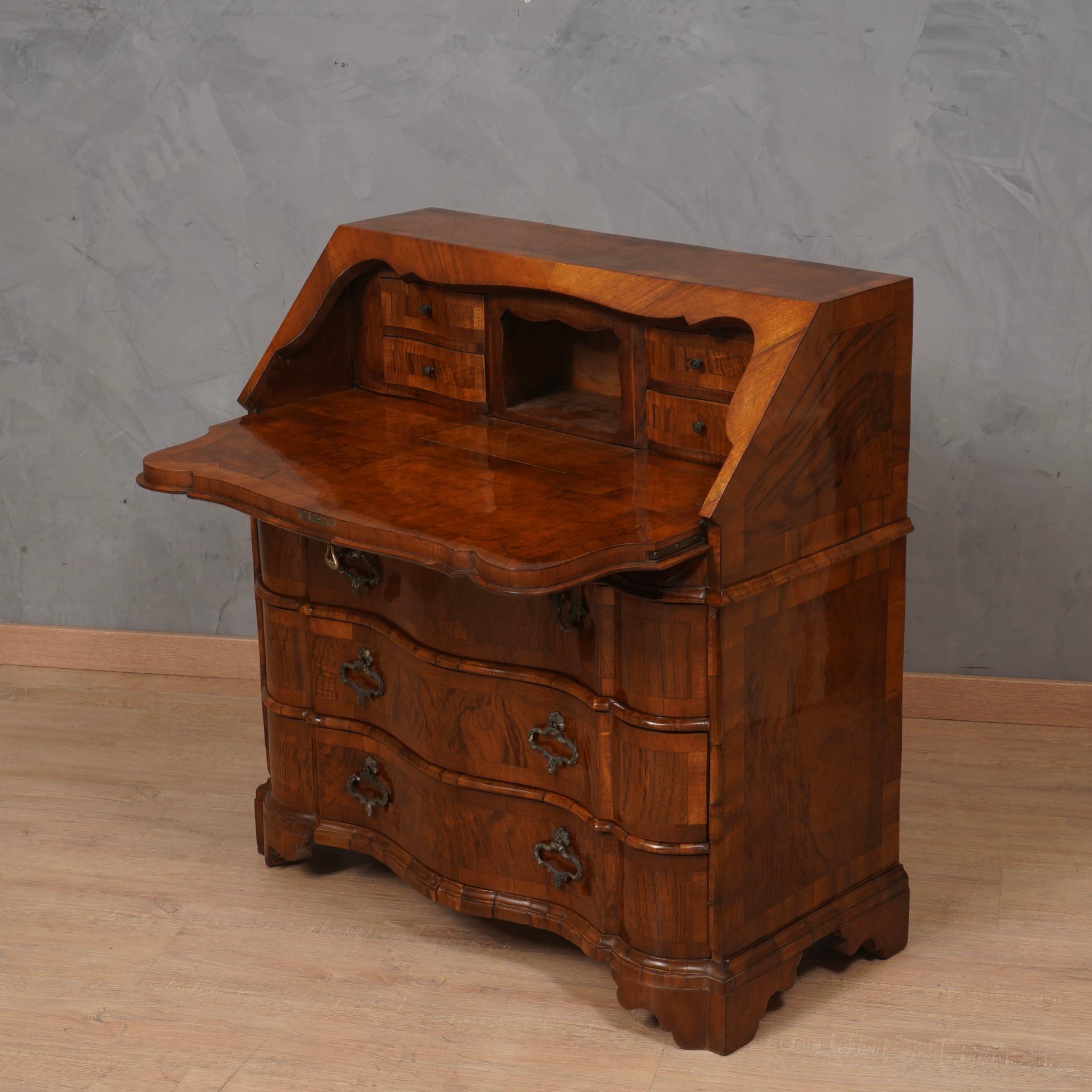 Mid 19th Century Walnut Wood Italian Desk Dresser, 1850 For Sale 1