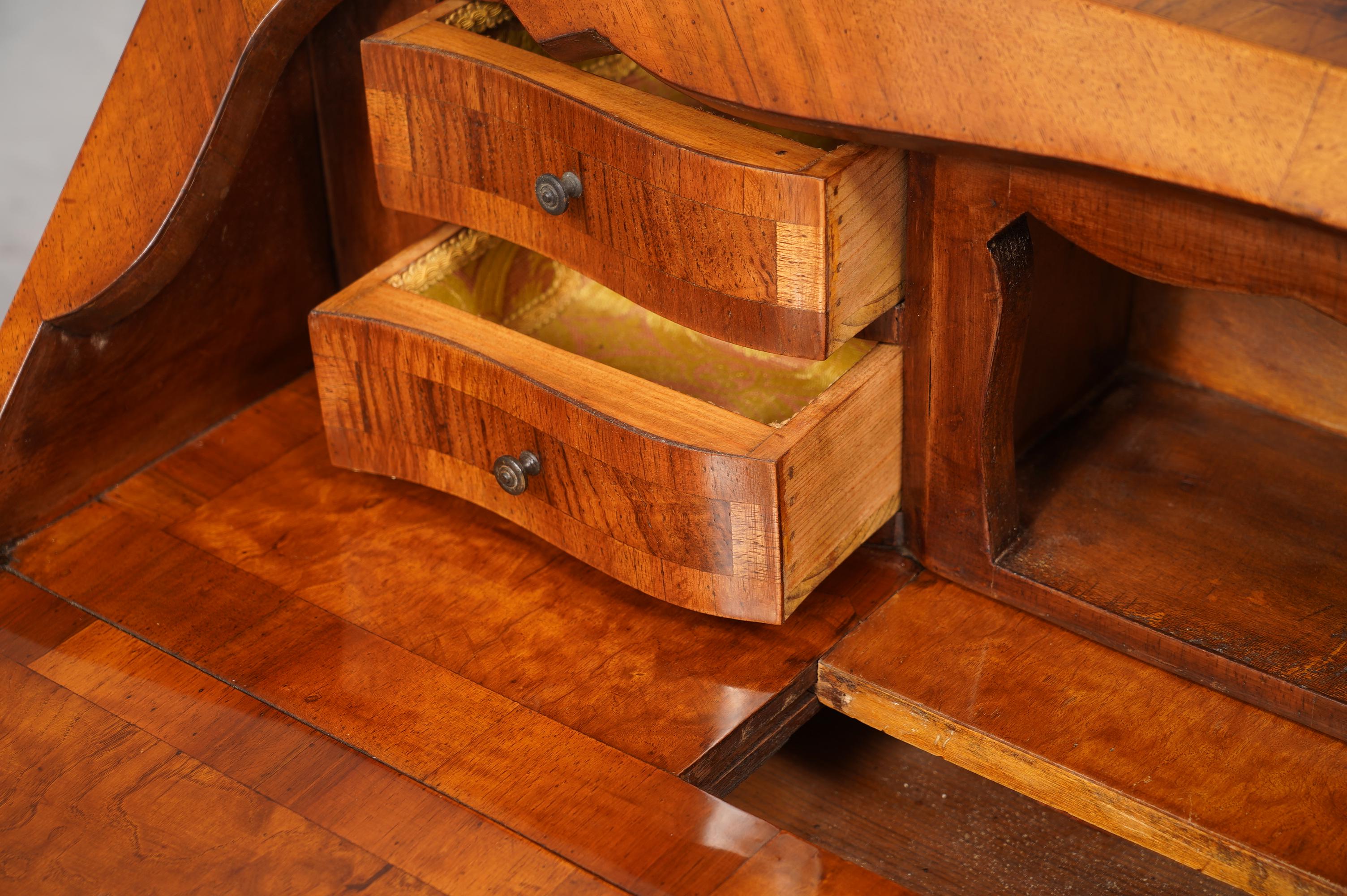 Mid 19th Century Walnut Wood Italian Desk Dresser, 1850 For Sale 2