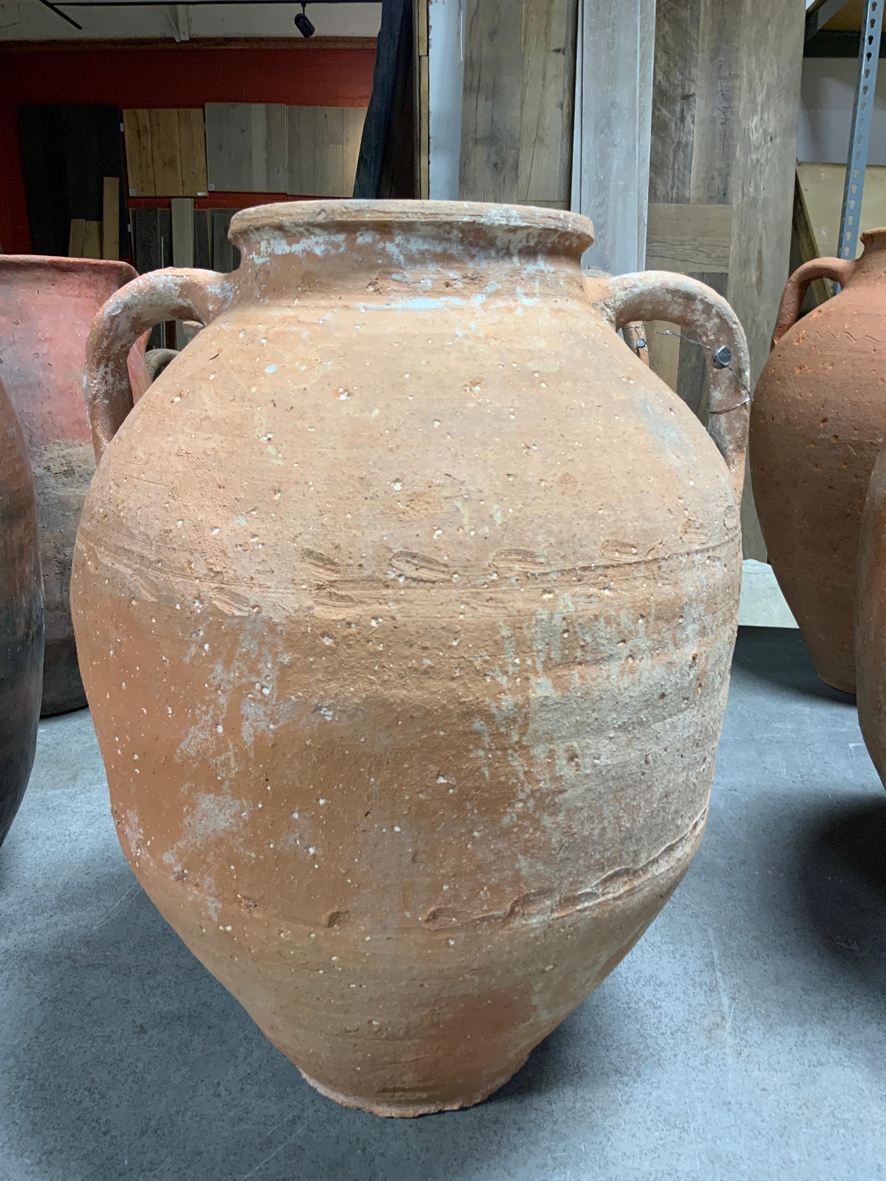 Bellissima imbarcazione d'acqua originaria della Grecia. L'articolo è venduto come articolo singolo. Circa 1850.