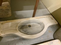 Weißer Marmorwaschbecken aus der Mitte des 19. Jahrhunderts