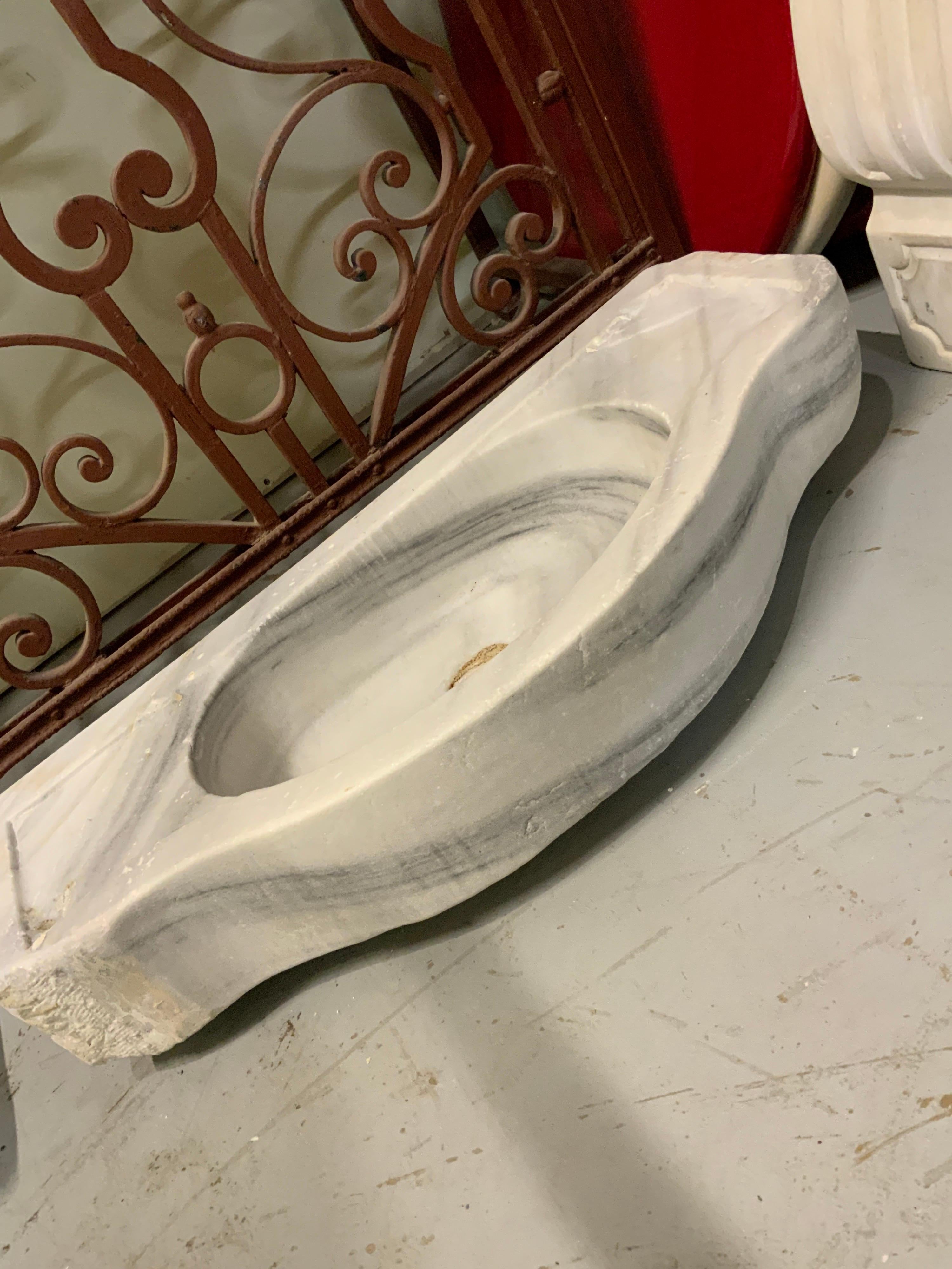 Mid-19th Century White Marble Sink In Good Condition In Dallas, TX