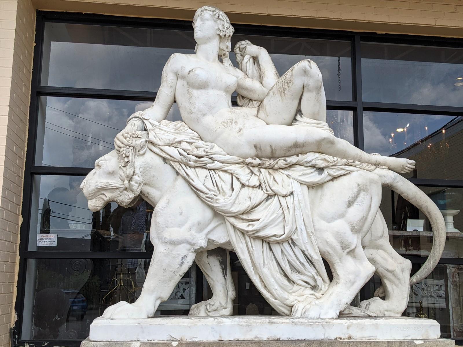 Statue en marbre blanc du milieu du XIXe siècle « La Triomphe d'Ariane » de France en vente 7