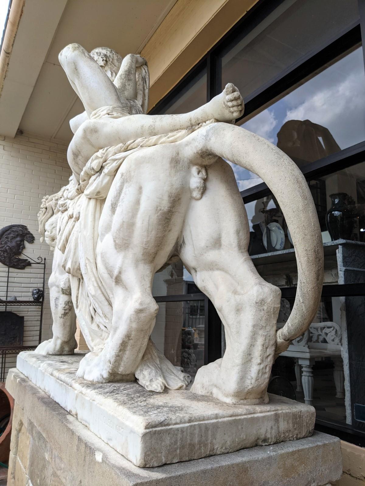 Statue en marbre blanc du milieu du XIXe siècle « La Triomphe d'Ariane » de France en vente 3