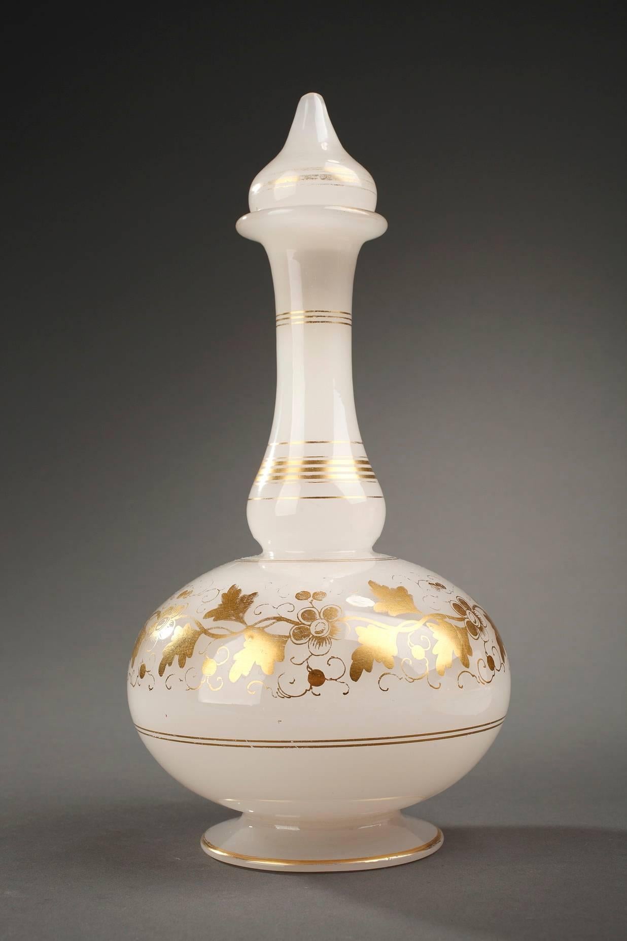Mid-19th Century White Opaline Water Set In Good Condition For Sale In Paris, FR