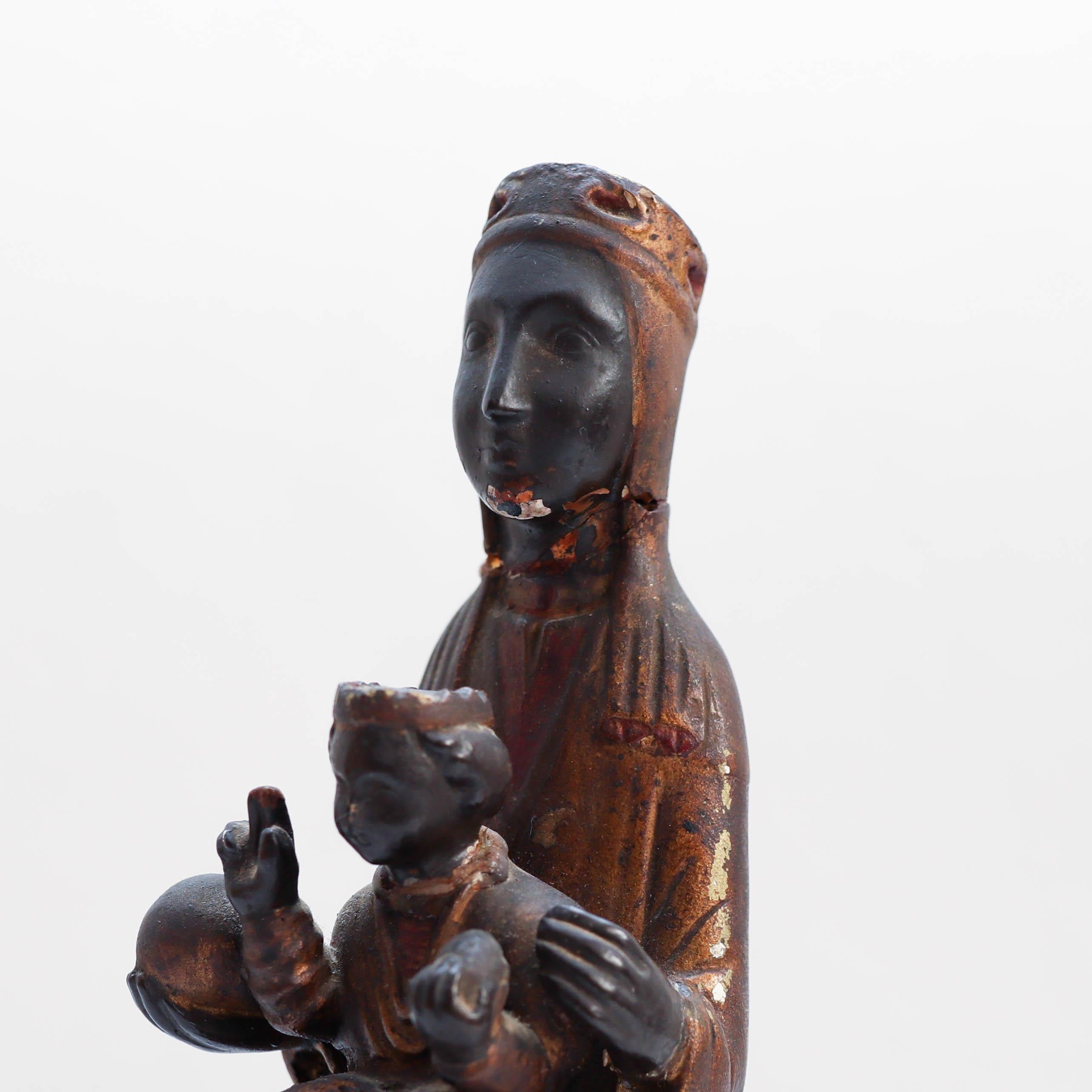 Statue de la Vierge de Montserrat en bois du milieu du XIXe siècle, vers 1940 en vente 6