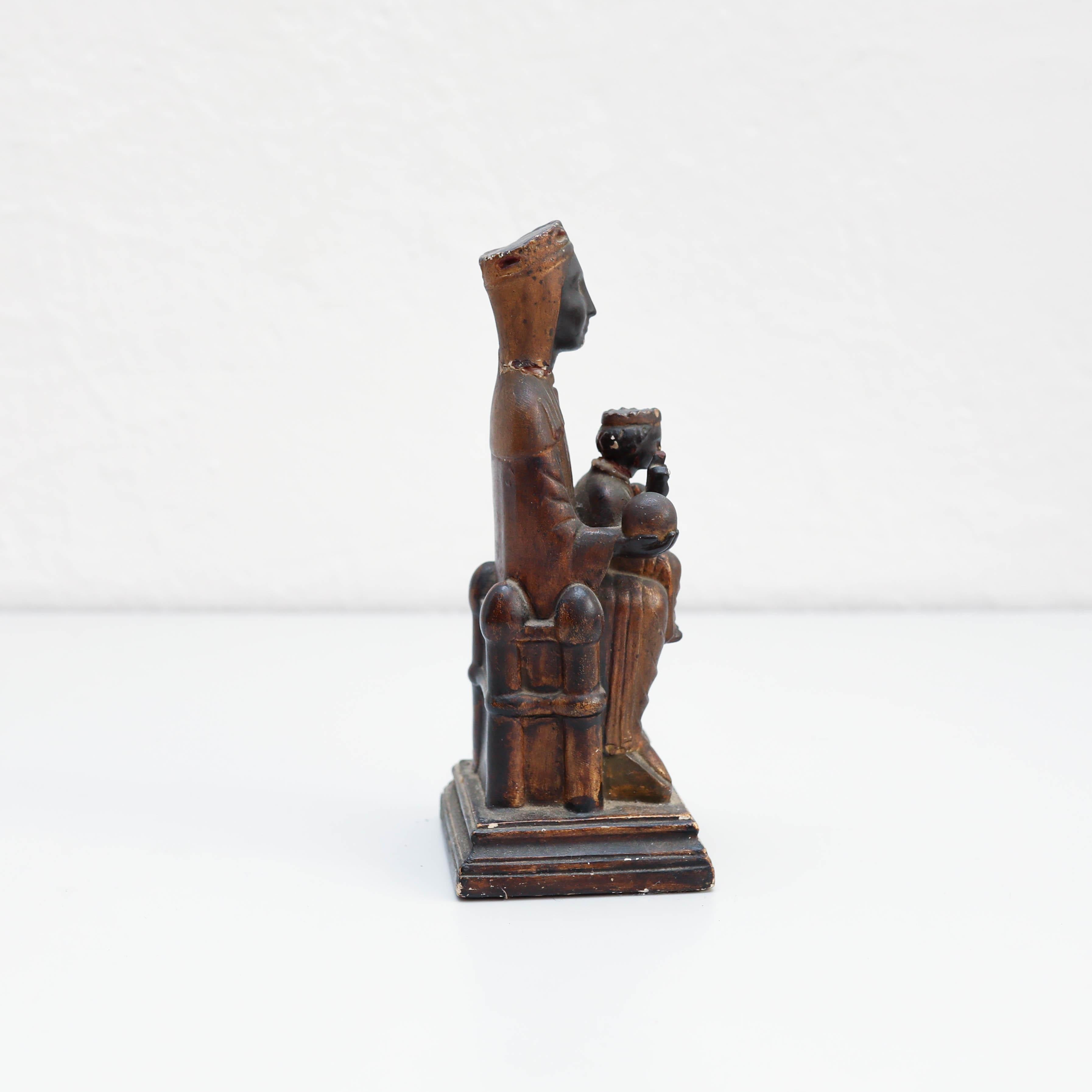 Französische Jungfrauenstatue aus Holz aus der Mitte des 19. Jahrhunderts, um 1940 im Angebot 1