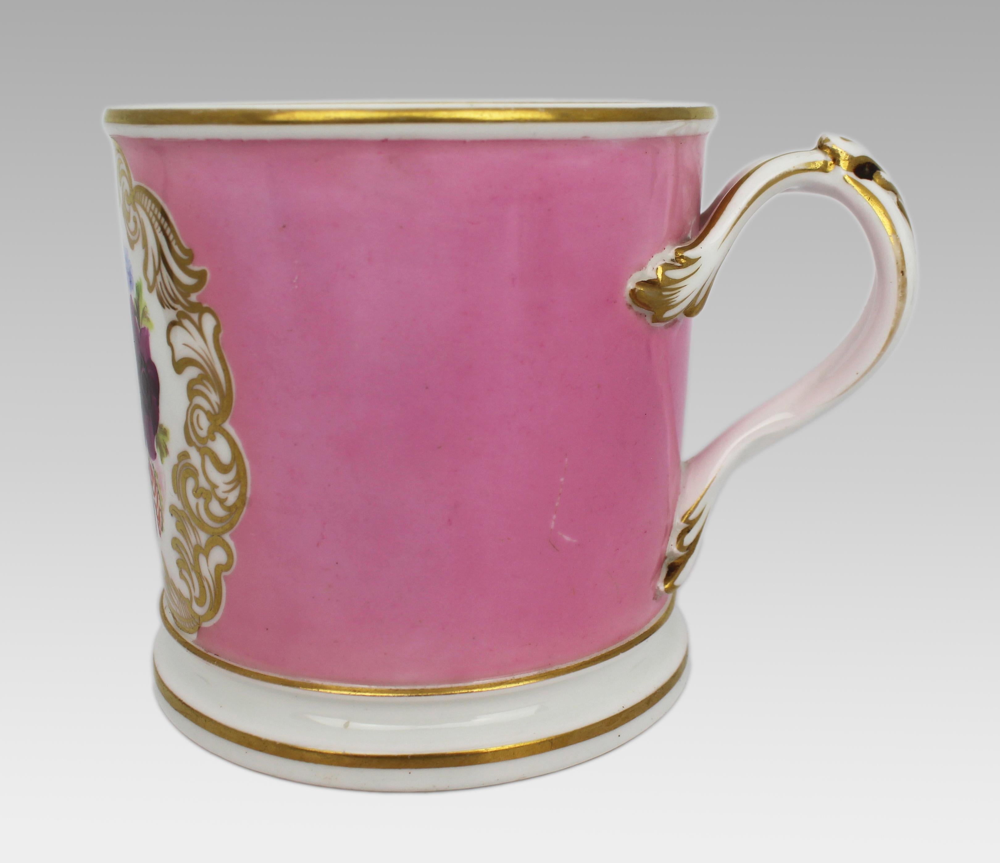Jarra de porcelana Worcester de mediados del siglo XIX con fondo de rosa pompadour en venta 1