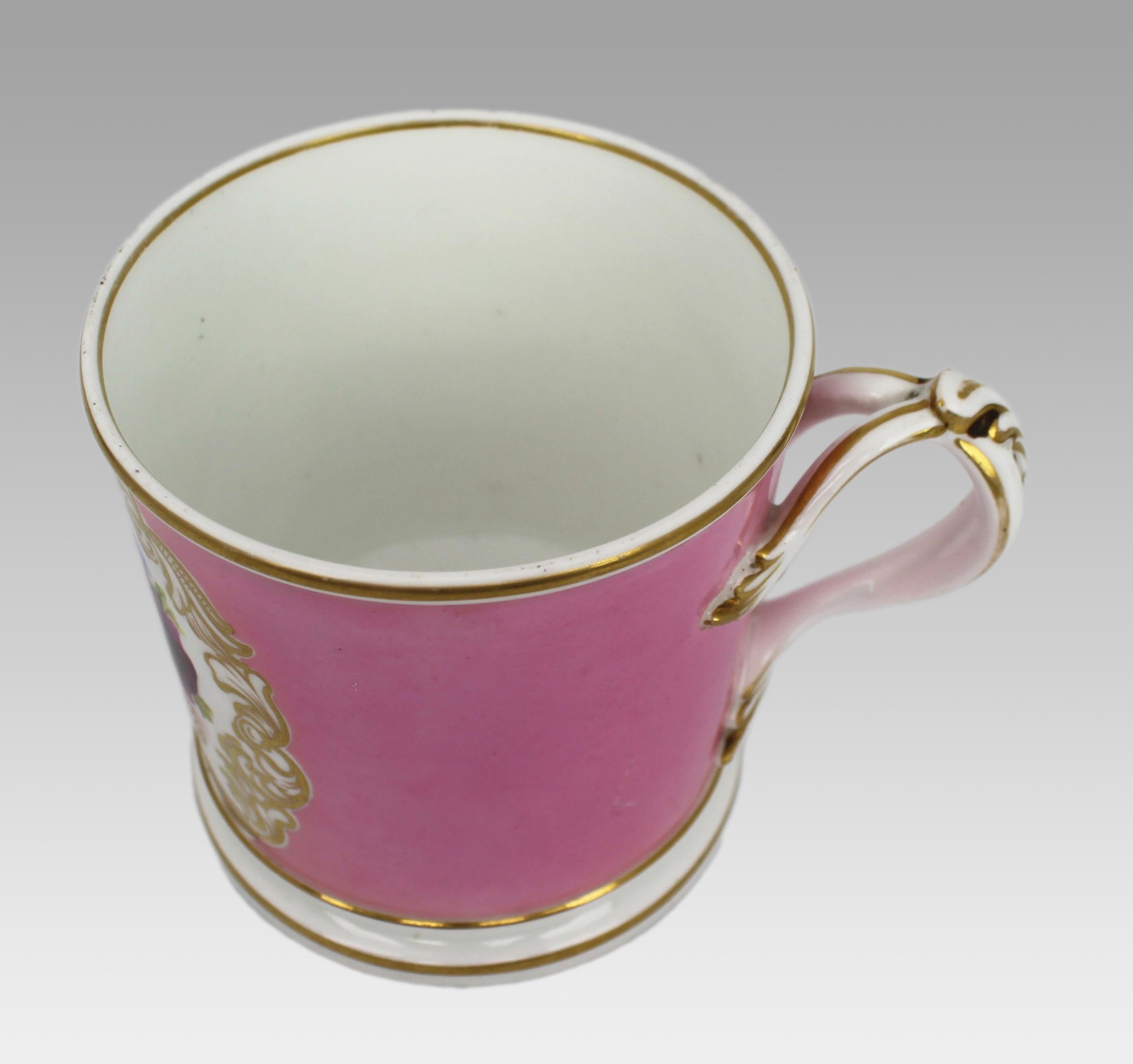 Jarra de porcelana Worcester de mediados del siglo XIX con fondo de rosa pompadour en venta 3