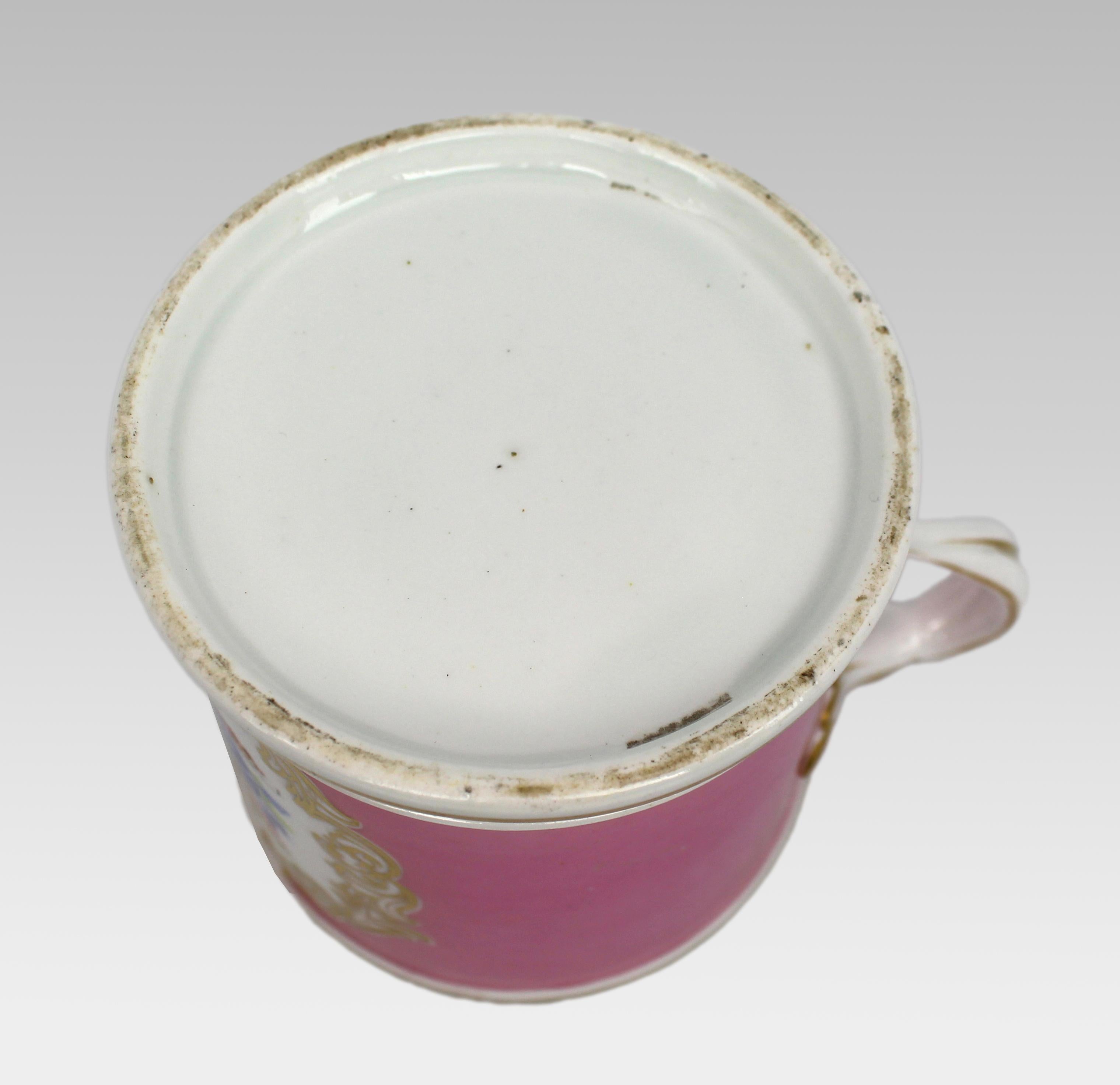 Jarra de porcelana Worcester de mediados del siglo XIX con fondo de rosa pompadour en venta 4
