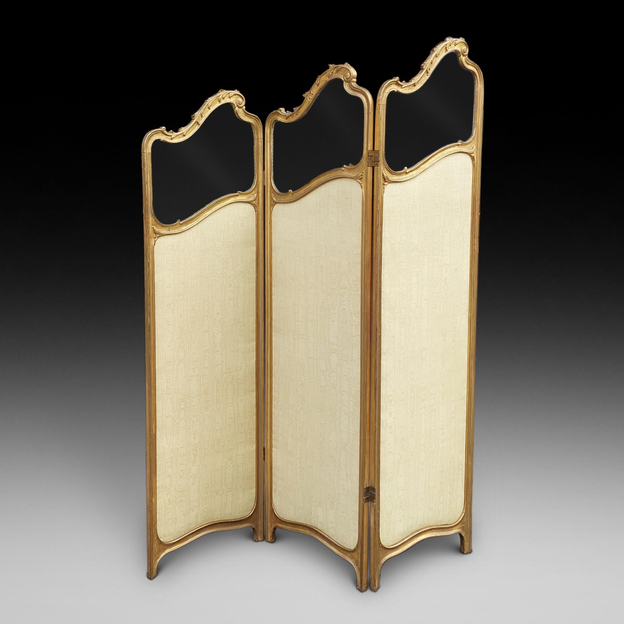 Mitte des 19. Jahrhunderts Continental Giltwood Threefold Vanity Screen - mit Glas getäfelten oben und weiß gepolstert unteren Platten - 19,5 