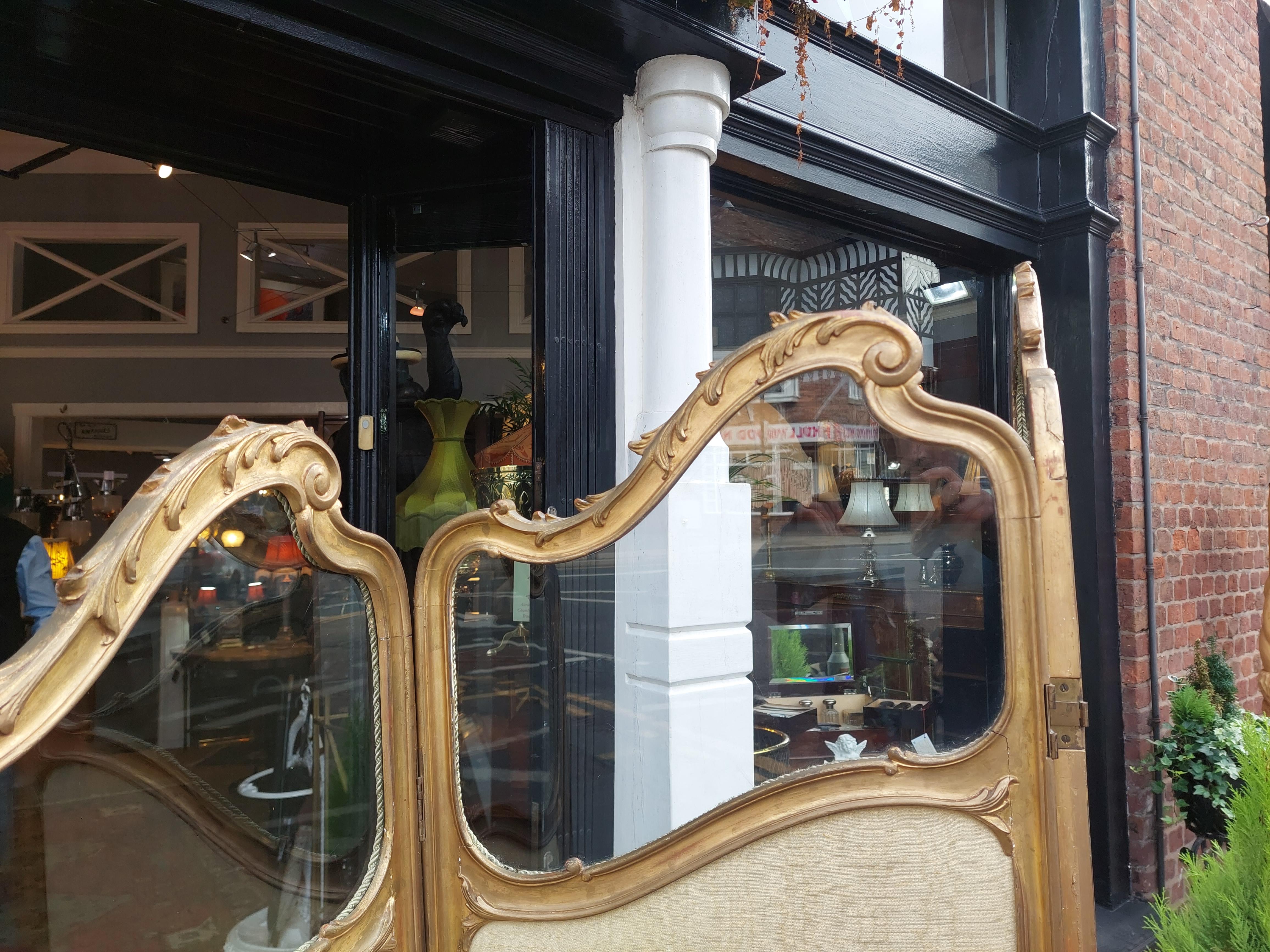 Mitte 19. Jahrhundert Kontinentale Giltwood Dreifach-Waschtisch im Zustand „Gut“ im Angebot in Altrincham, GB